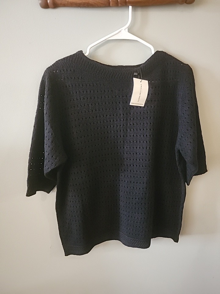 New women’s top Size S color black