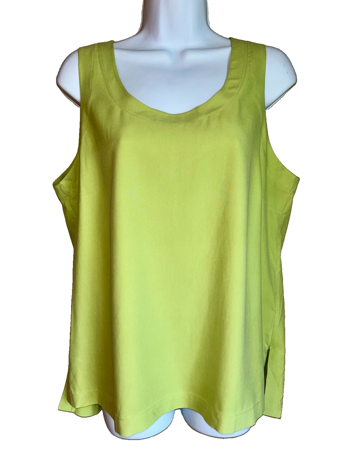 Go Silk 100% Silk Tank Top Blouse Lime Green Women’s Size Large Side Slit Chic