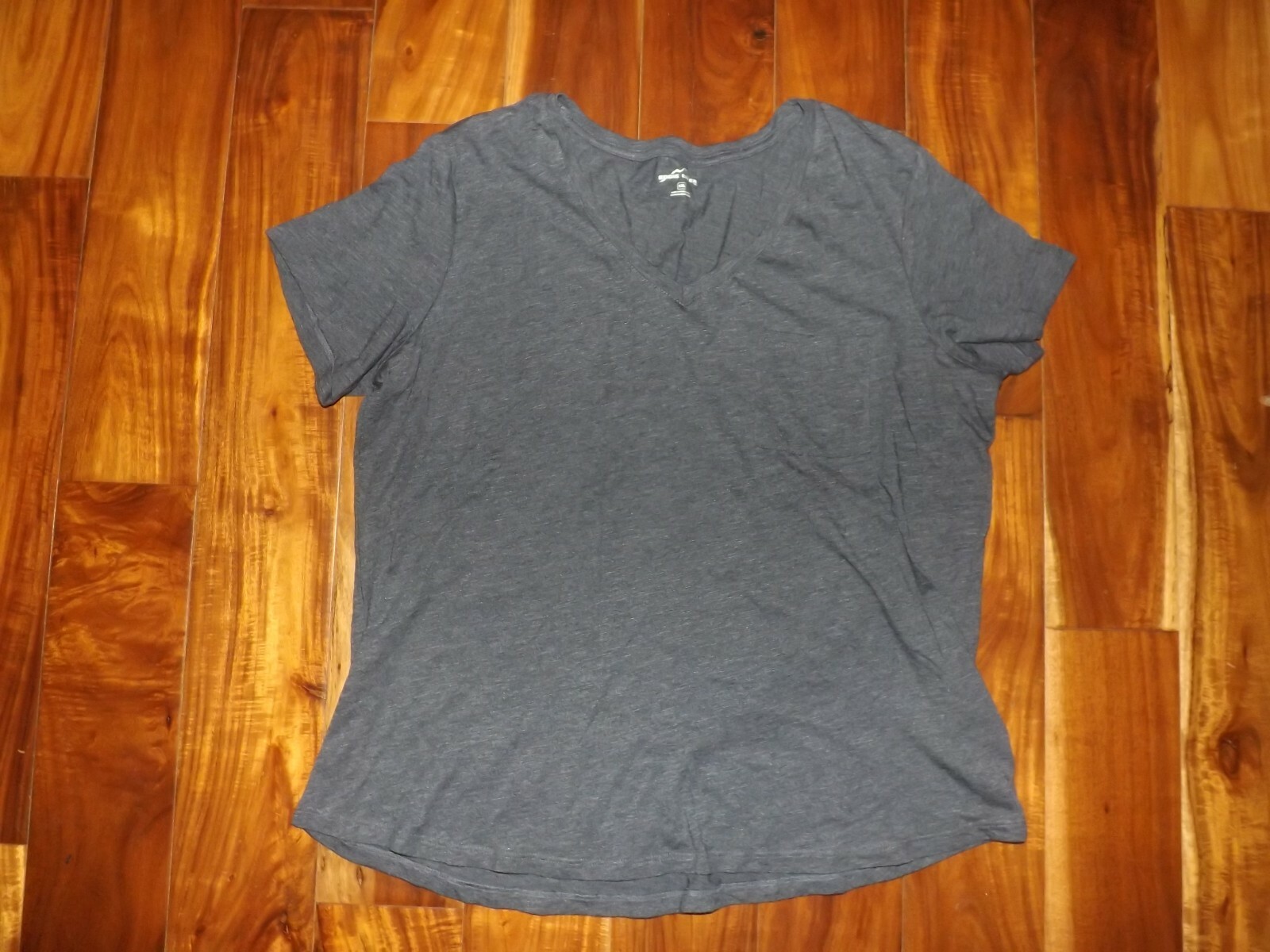 New Womens EDDIE BAUER V-Neck Short Sleeve Midnight Navy Pocket Shirt L Large