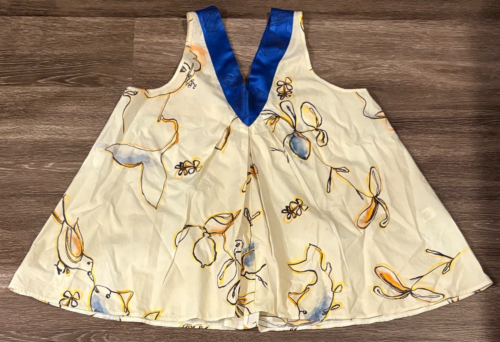 Forte Forte printed top featuring an abstract floral pattern Size 1 which is a 4