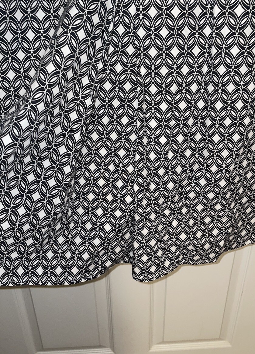 Chicos Sz 2 Large No Iron Blue White Geometric Pleat-Back Cotton Shirt EUC