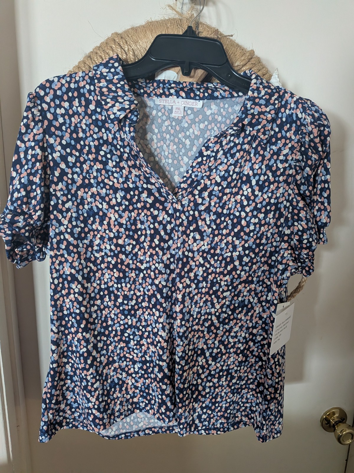 Stella + Ginger Collared Sz. PXL SS Pattern Top Ladies NEW (Runs Small)