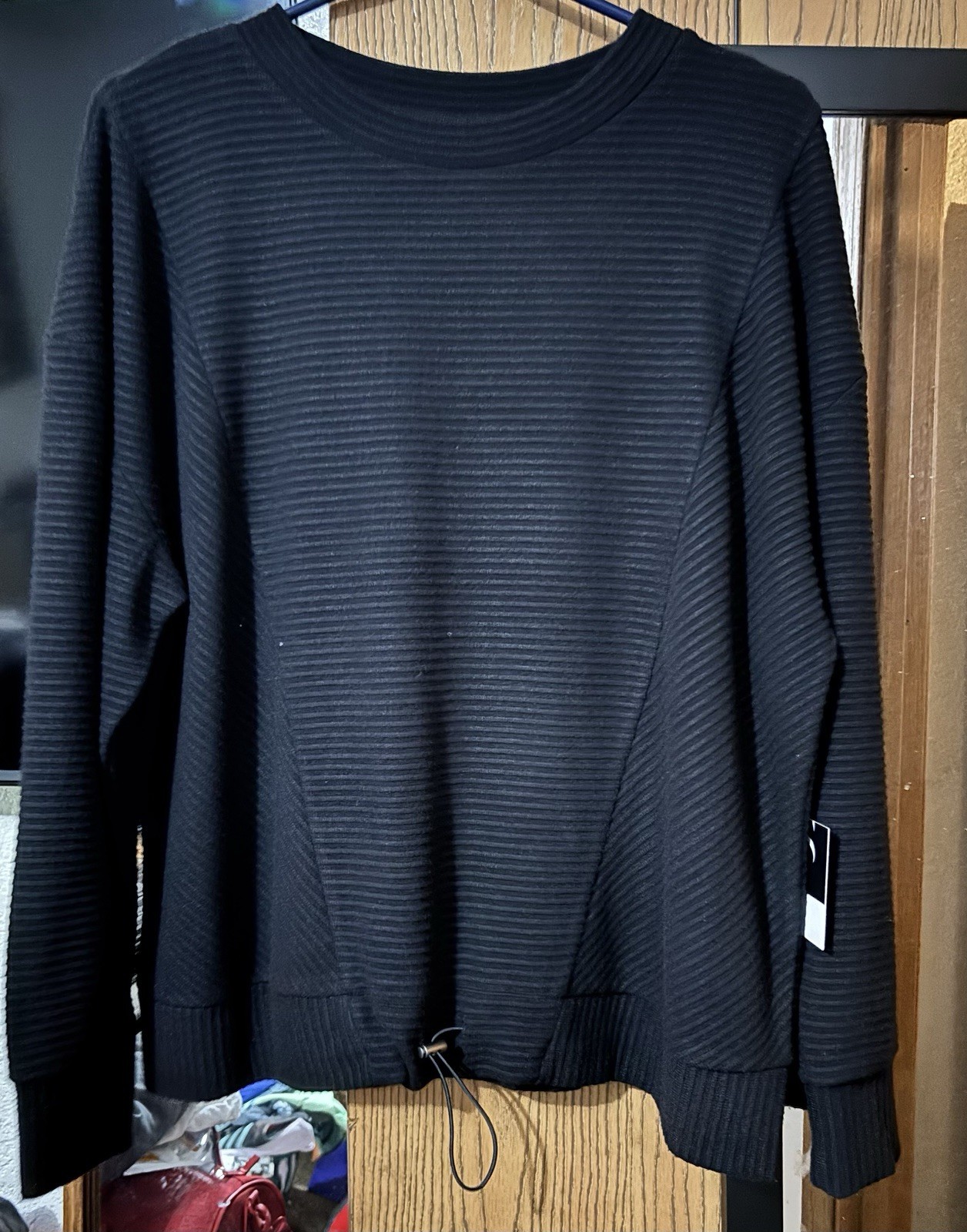 Simply Vera Vera Wang Women’s Black Long Sleeve Textured Wave Crew Neck Top
