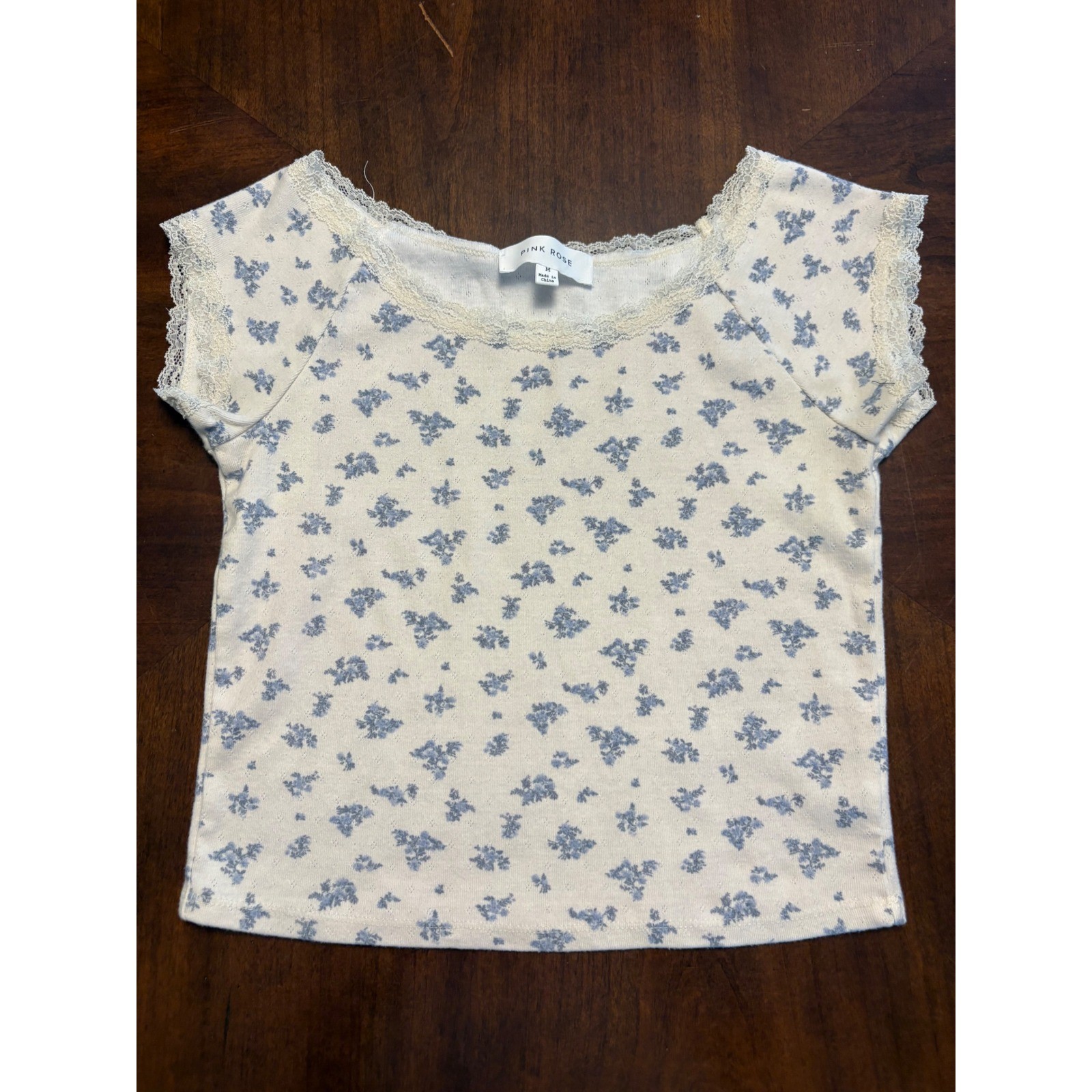 Pink Rose Floral Top Womens Medium Cream Blue Lace Trim Pointelle Knit Tee