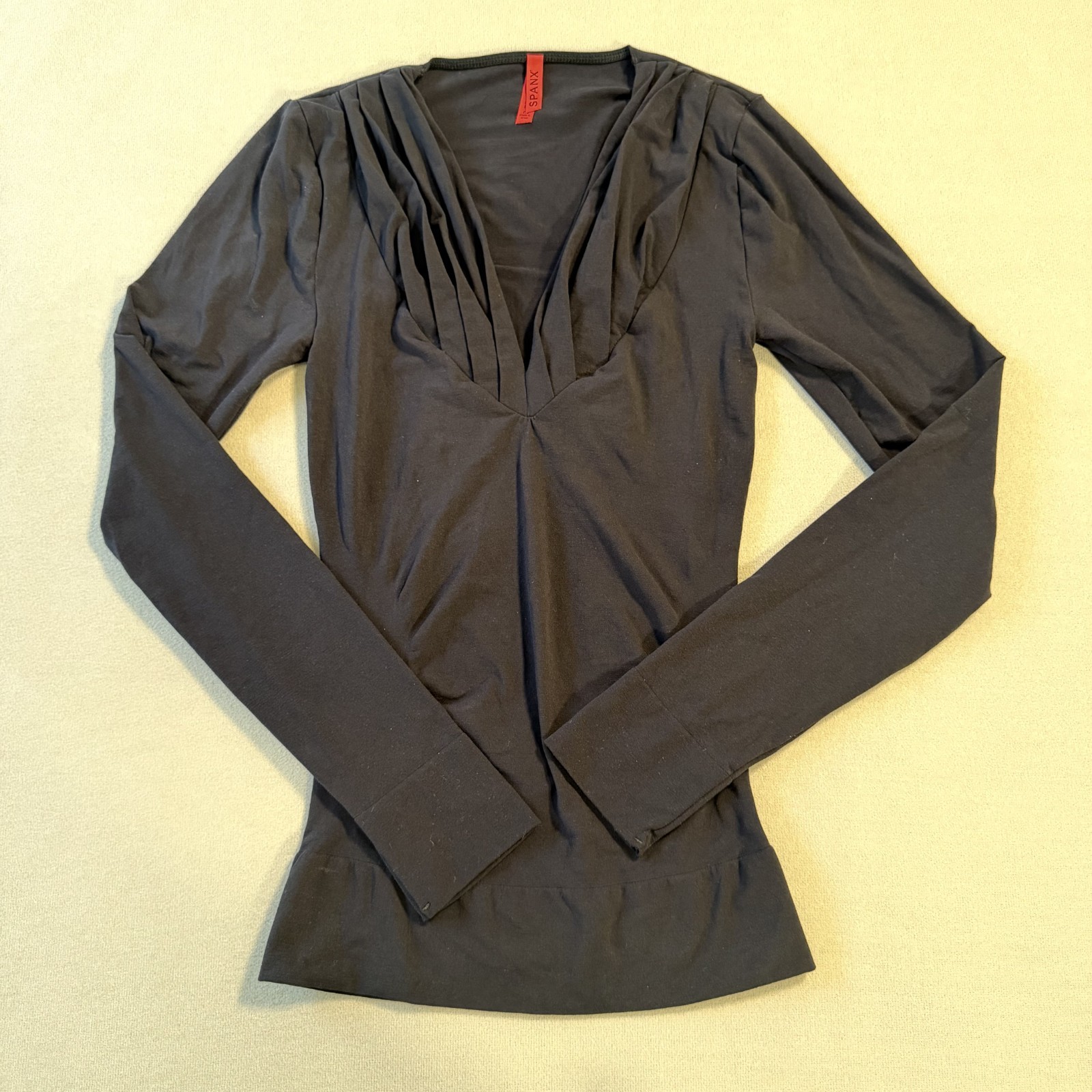 SPANX longue sleeve Top V Neck Pleated Shapping• Sz M