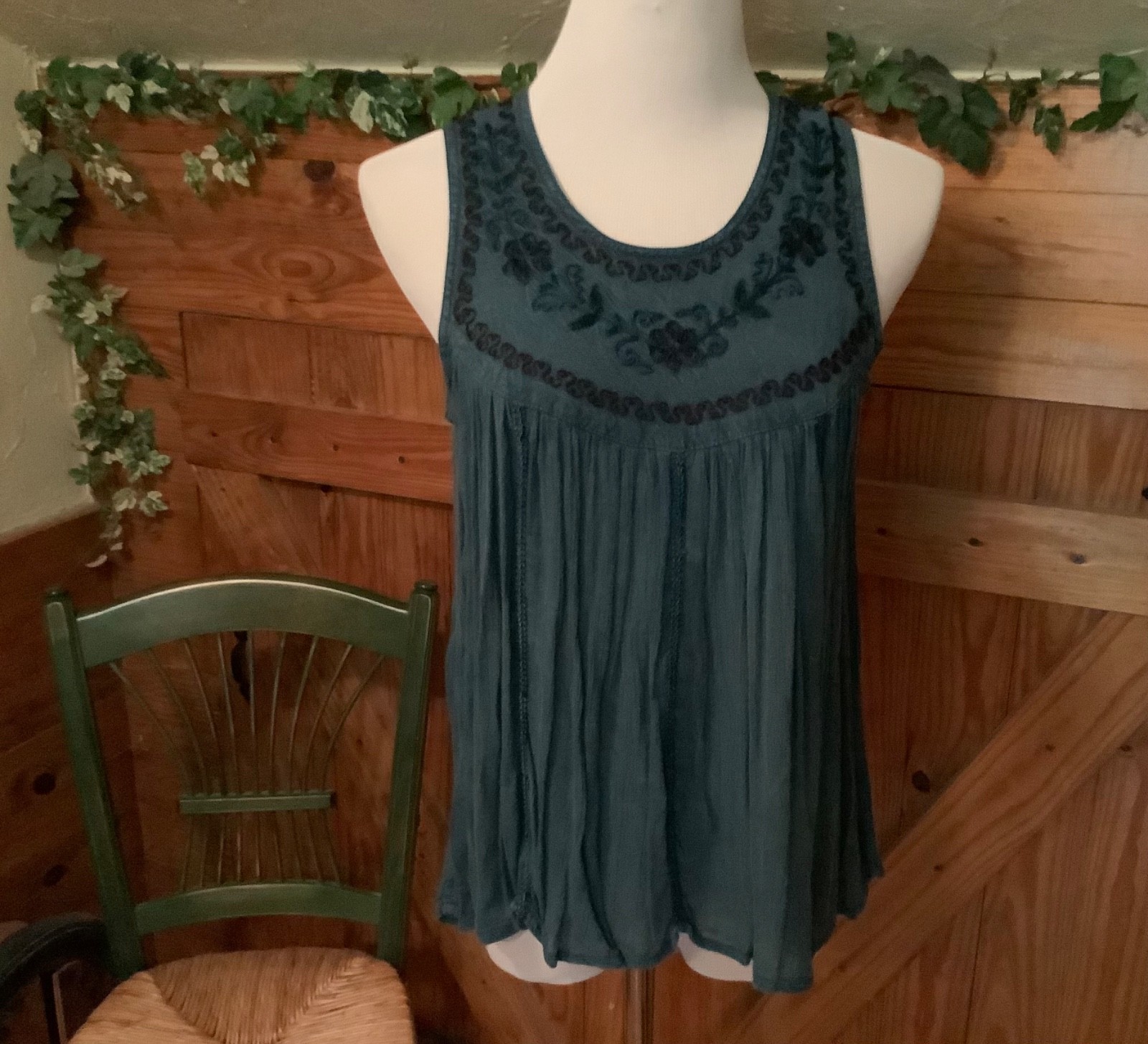 GYPSY ROSE 100% Rayon Blue-Green Embroidered Sleeveless Top Women’s S? INDIA