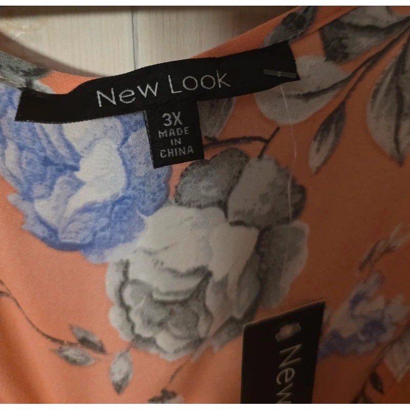 New Look Women 3X Floral Wrap Top Peach Blue Smocked Waist Surplice Blouse NWT