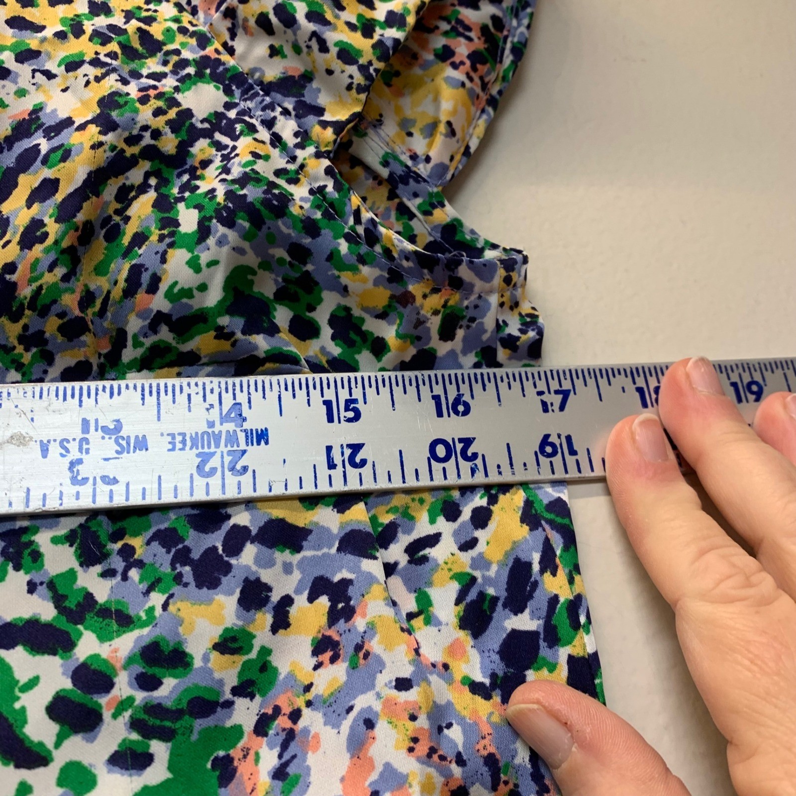 Violet & Claire Blouse Womens Small Multi Color Excellent Cap Sleeve Abstract