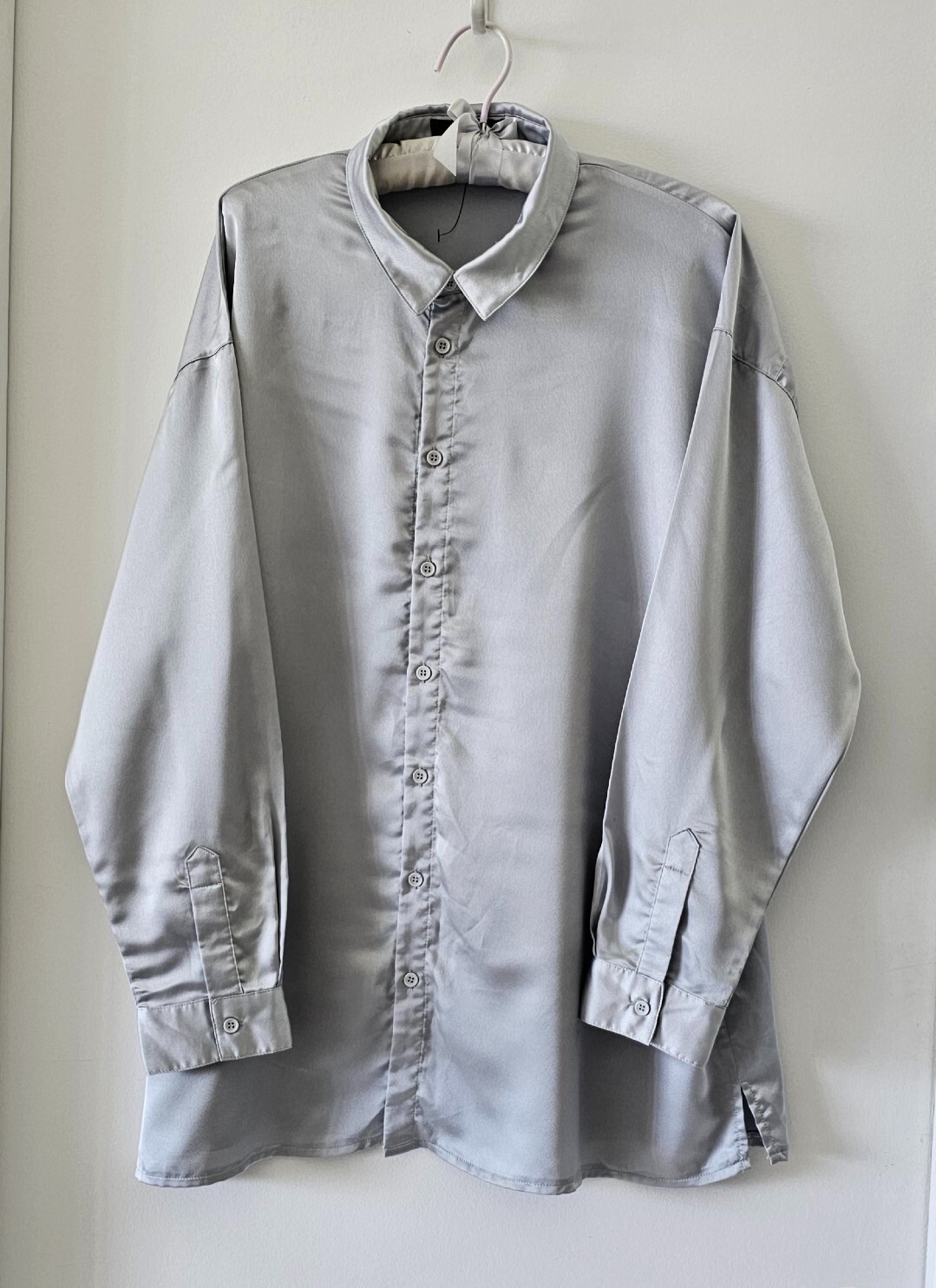 MISSGUIDED LONG SLEEVE COLLARED GREY SATIN BLOUSE SIZE L NWOT