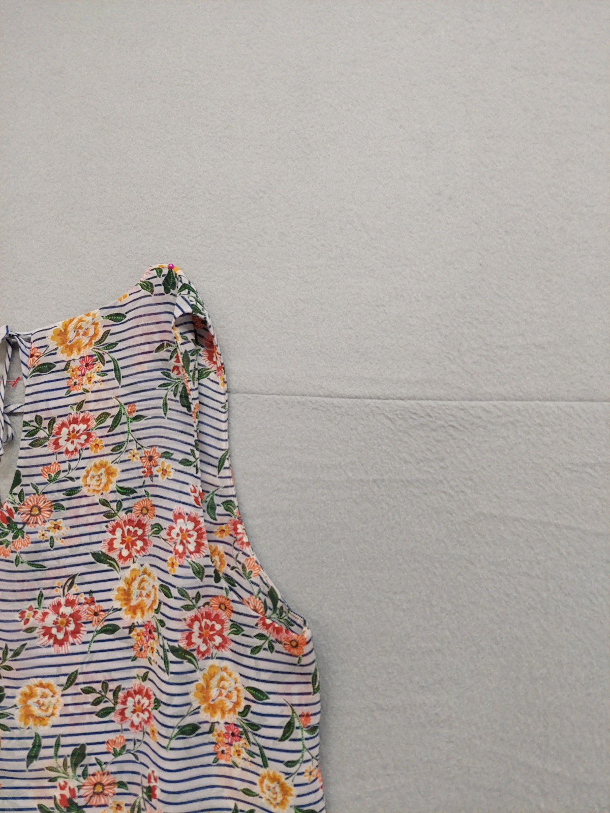 Cabi Women Blouse Top M Multicolor Floral Sleeveless Keyhole Neck Lined Casual