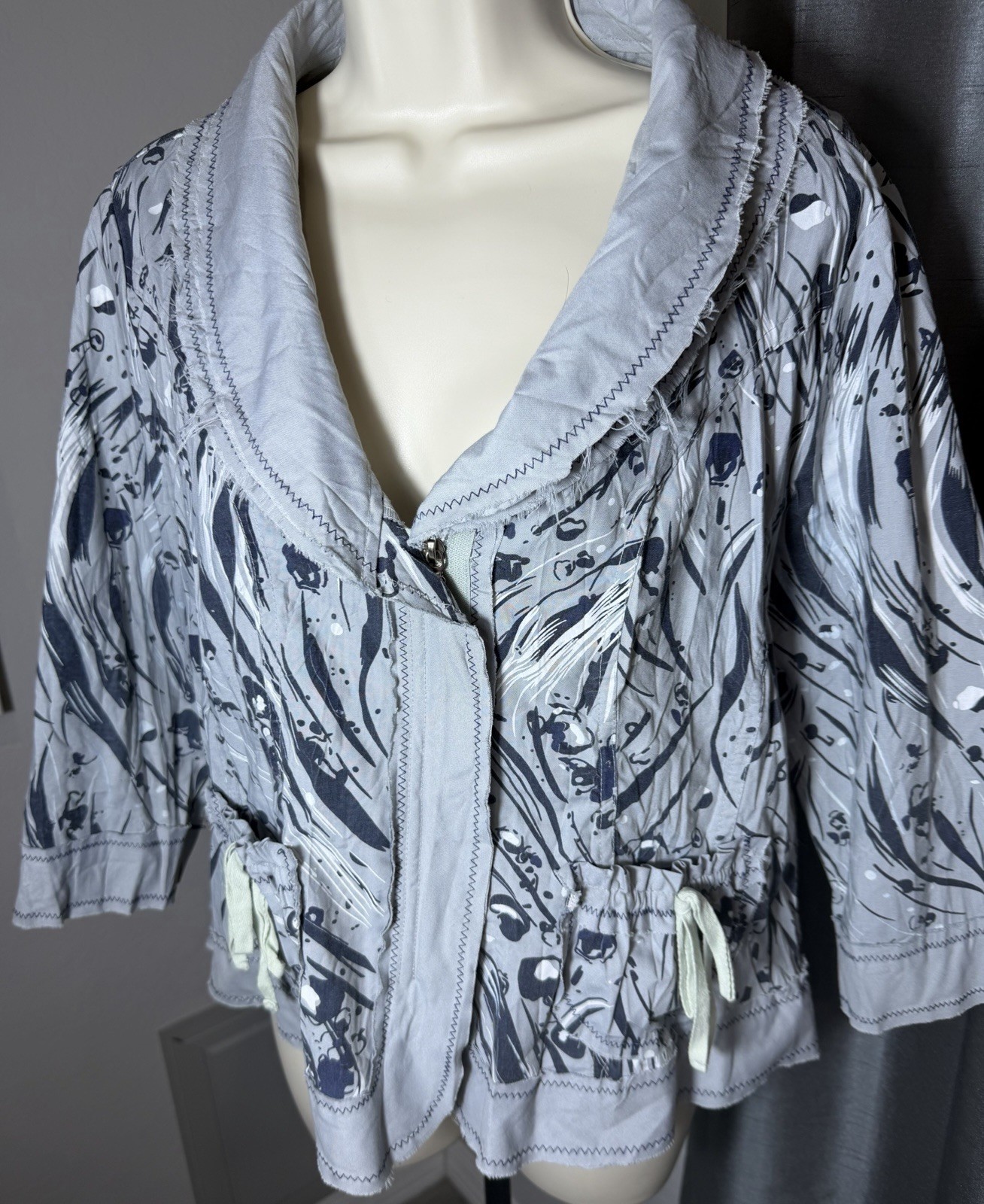 LanVie Crinkle Raw Edge Zipper Women’s Jacket Large Gray Front Pocket 3/4 Sleeve
