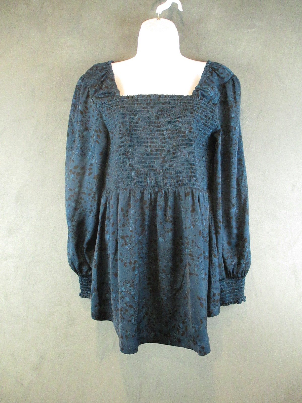 Ingrid & Isabel Top Womens Maternity Large Long Sleeve Smocked Babydoll