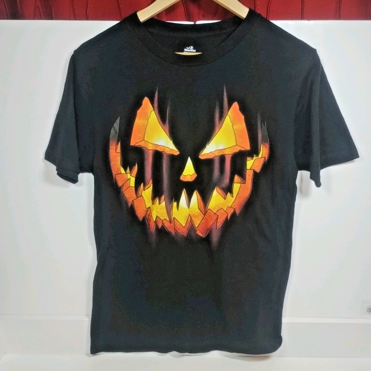Way To Celebrate Halloween Womens T-shirt Small (34-36) Front Pumpkin Graphic