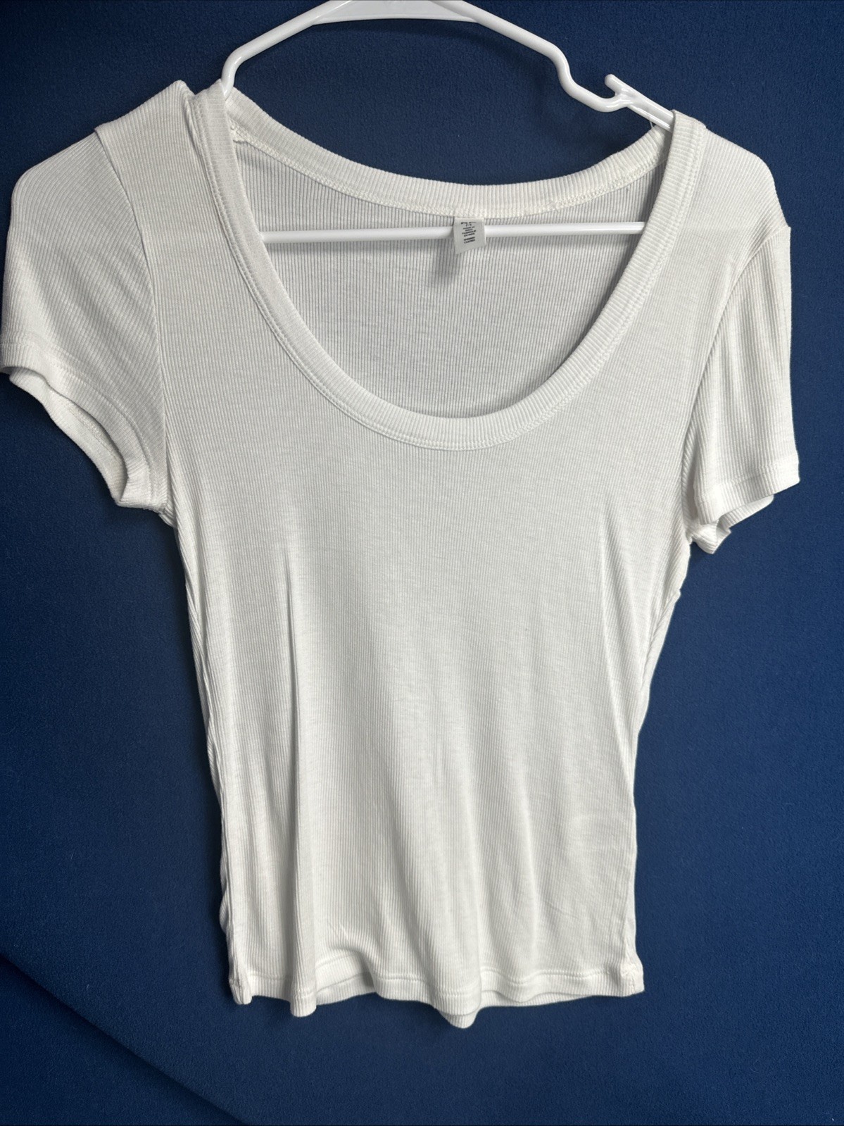 BP Women’s White Ribbed Round Neck Tank Top Size Medium