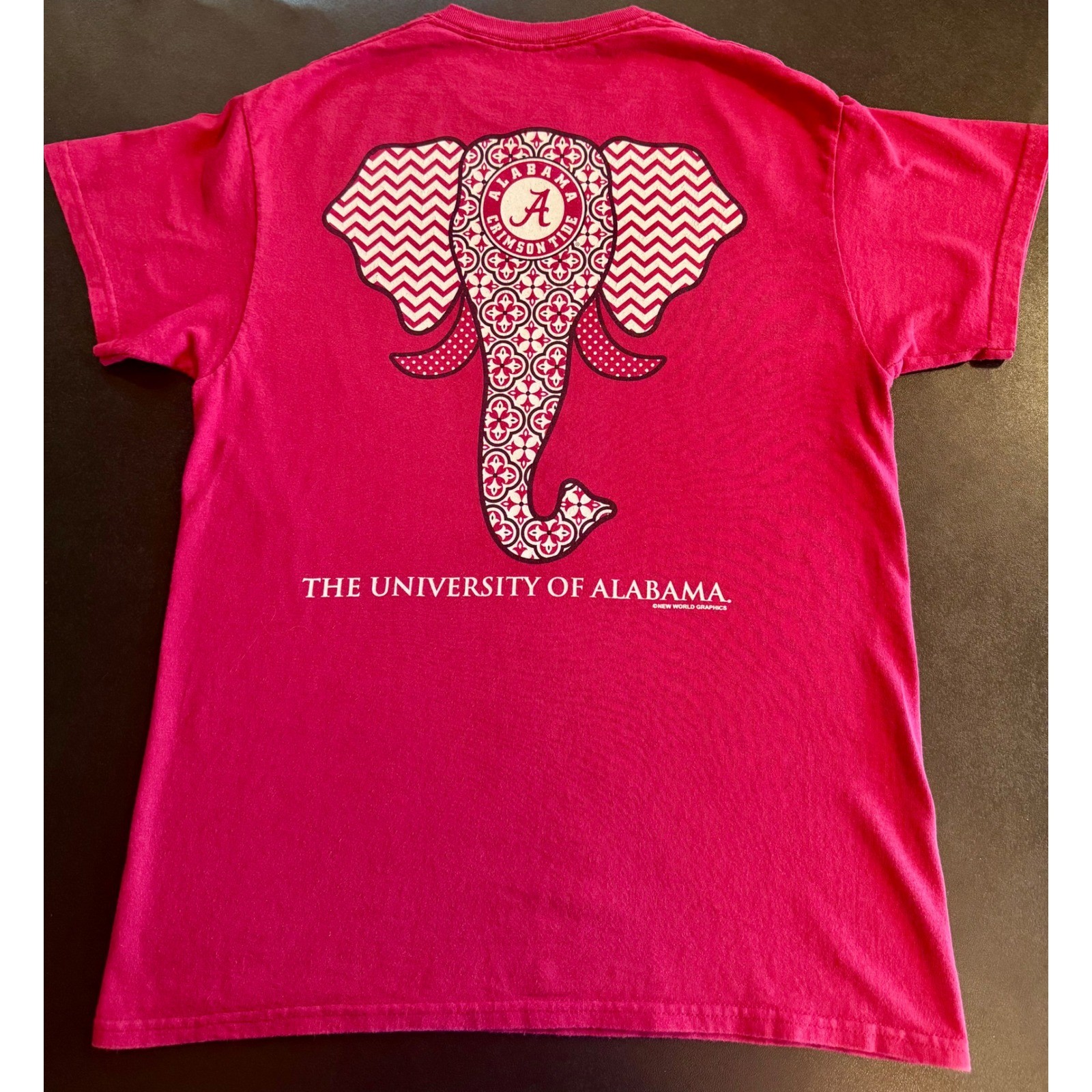New World Graphics Alabama Crimson Tide Elephant Graphic T-Shirt Womens M