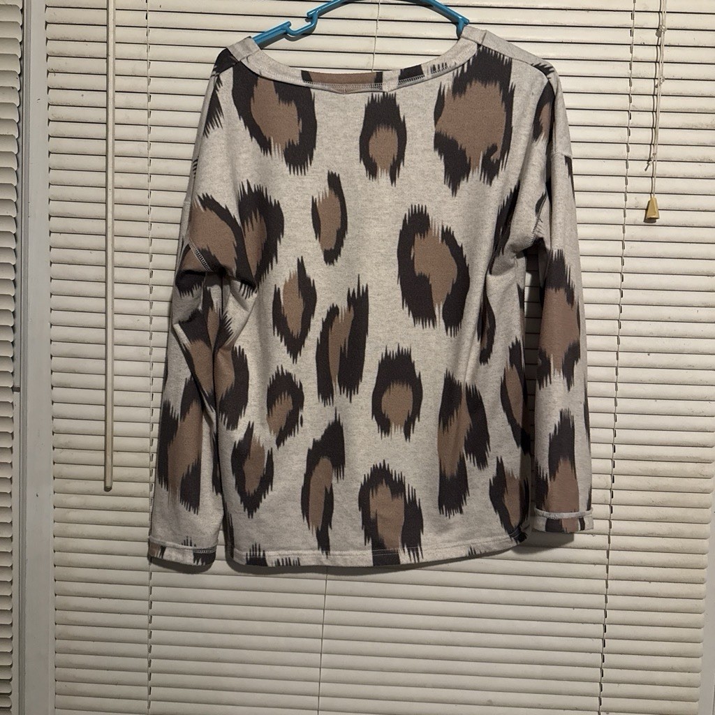 BELINDA Animal Print V-Neck Long Sleeve Pullover T-Shirt Beige/Brown/Black S