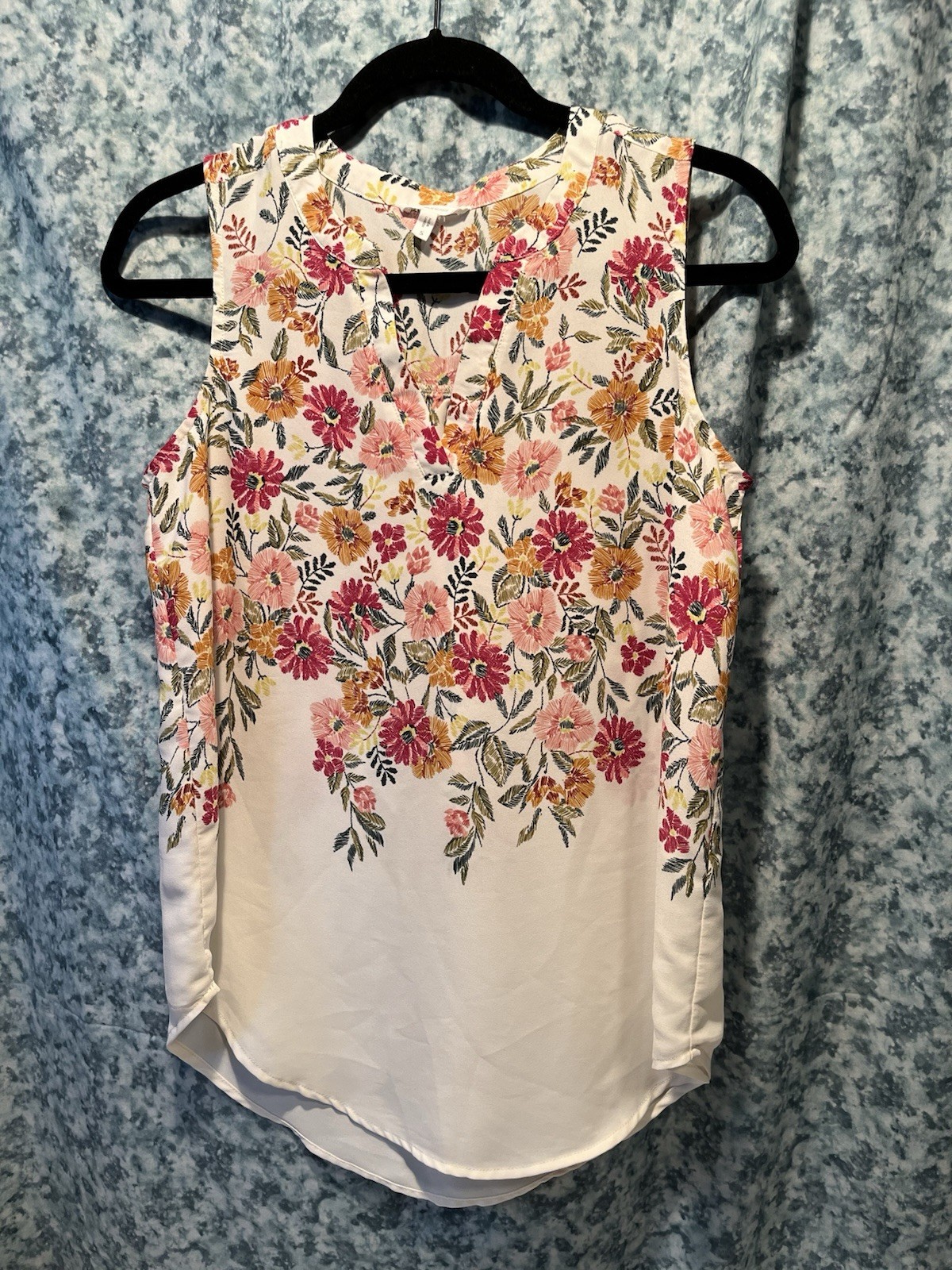 maurices Women’s Floral V-Neck Sleeveless Tank Top Size S White Pink Orange