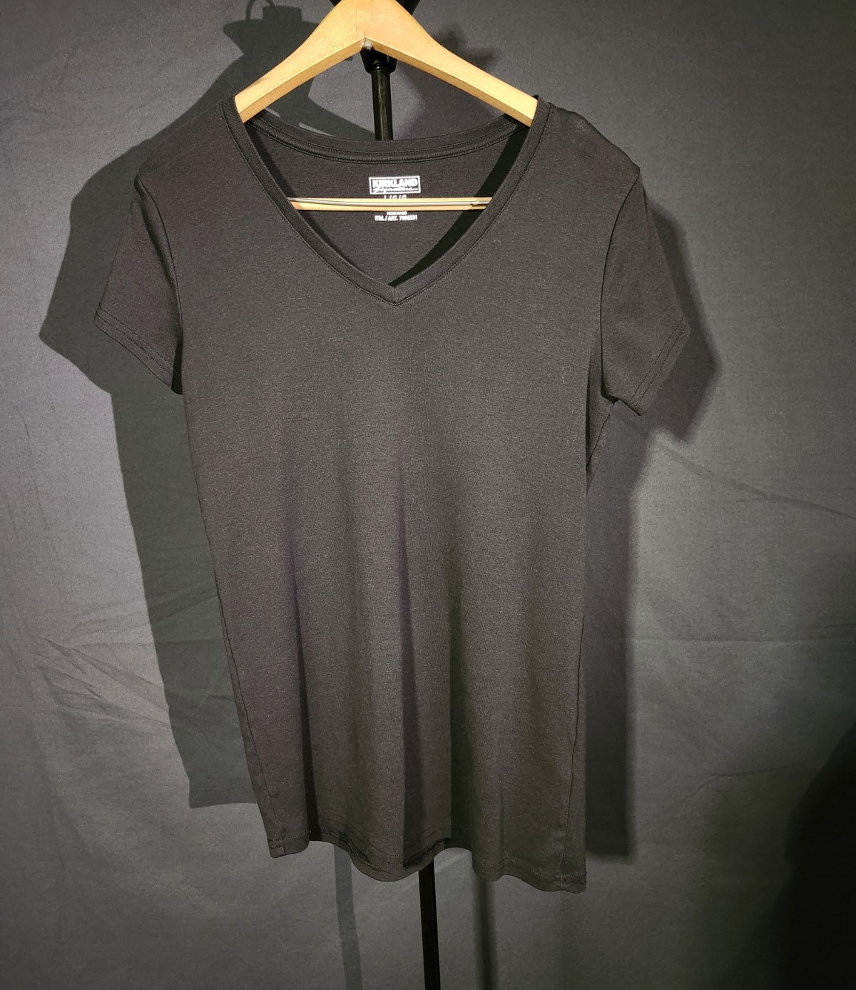 Kirkland Signature Women’s L Black V-Neck T-Shirt, Great Quality Real Deal 089