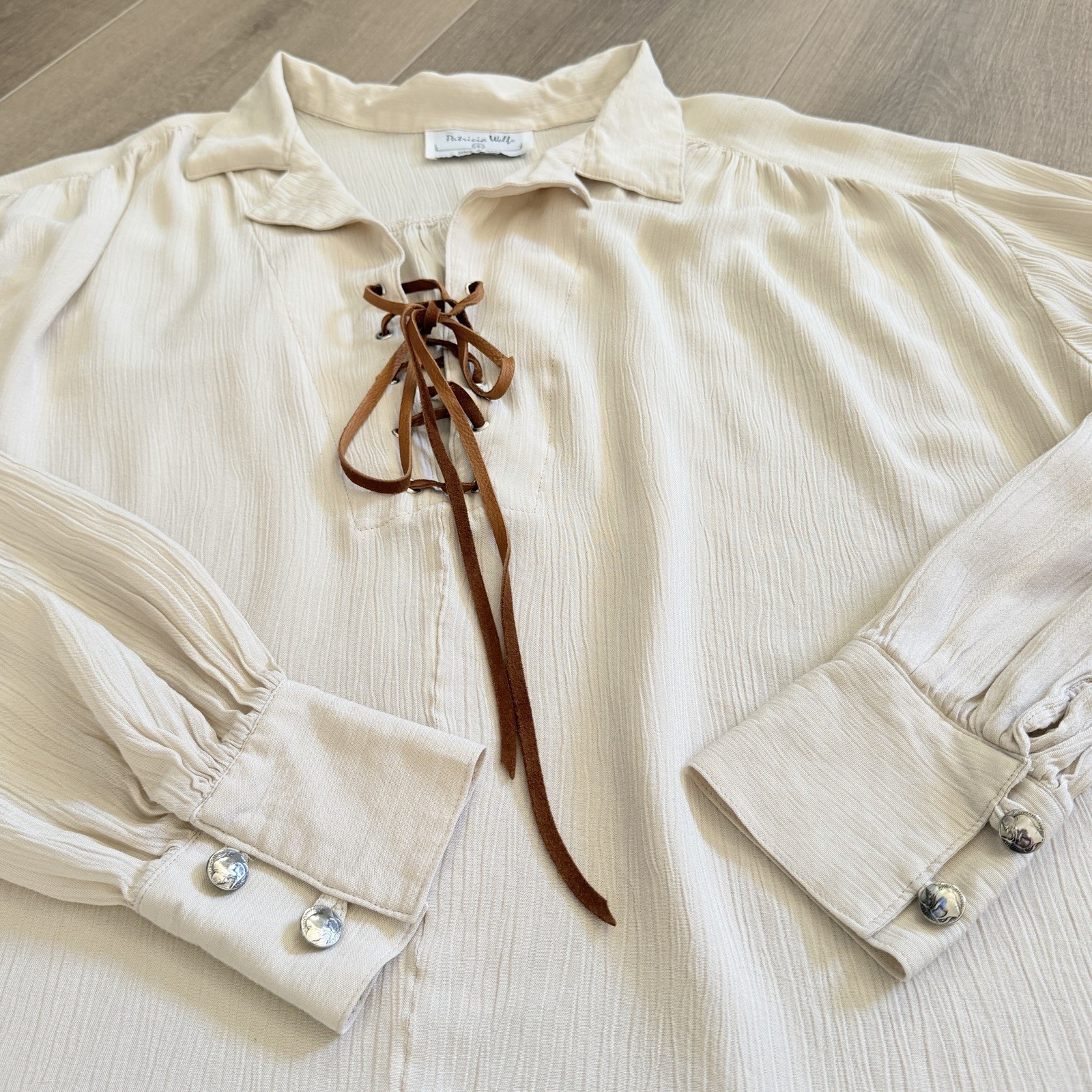 Patricia Wolf Lace Tie Blouse Sz Medium Western Cowgirl Five Cents Buttons Beige