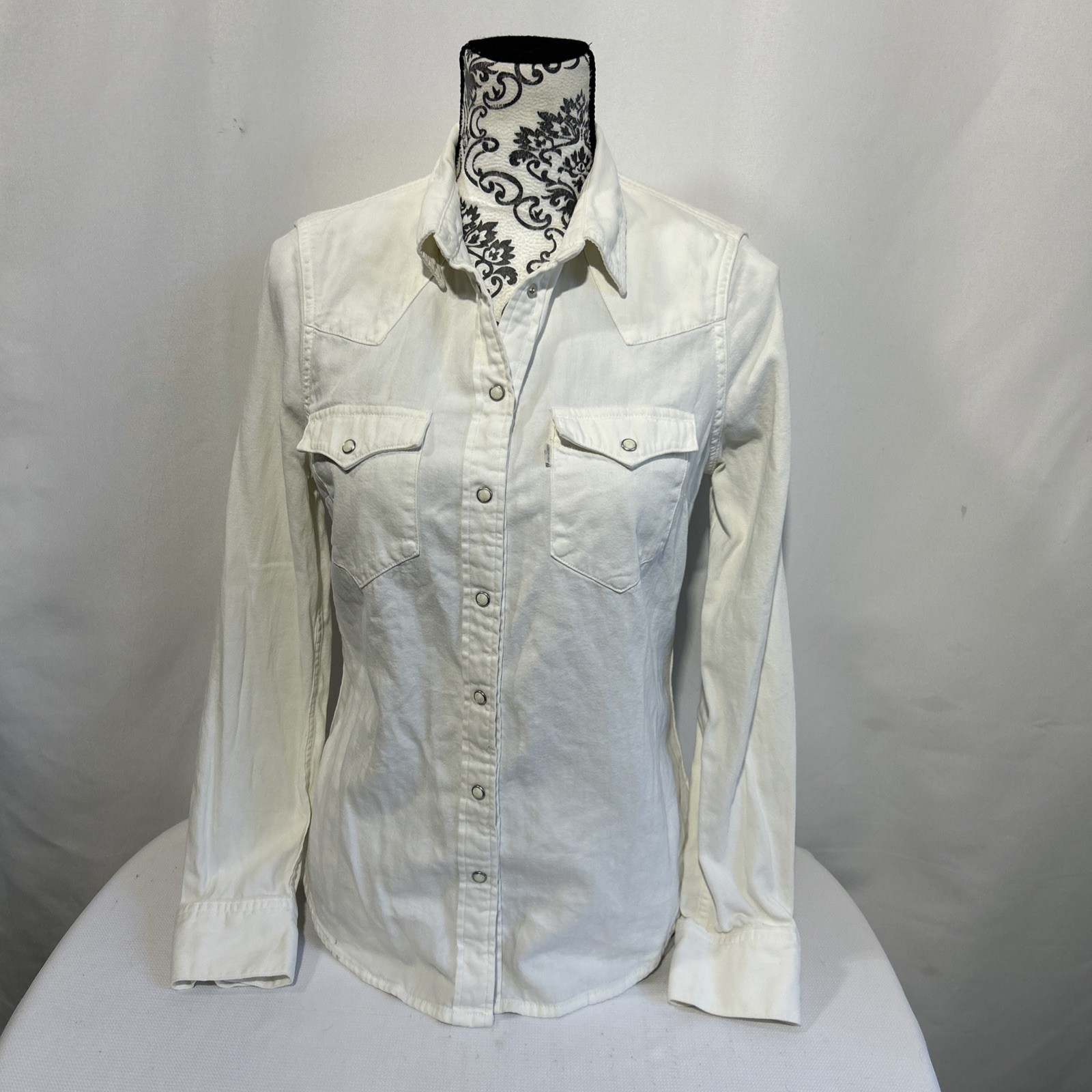 Levi Strauss Shirt Women’s Sz S White Button Tailored Fit Pocket Western Snap