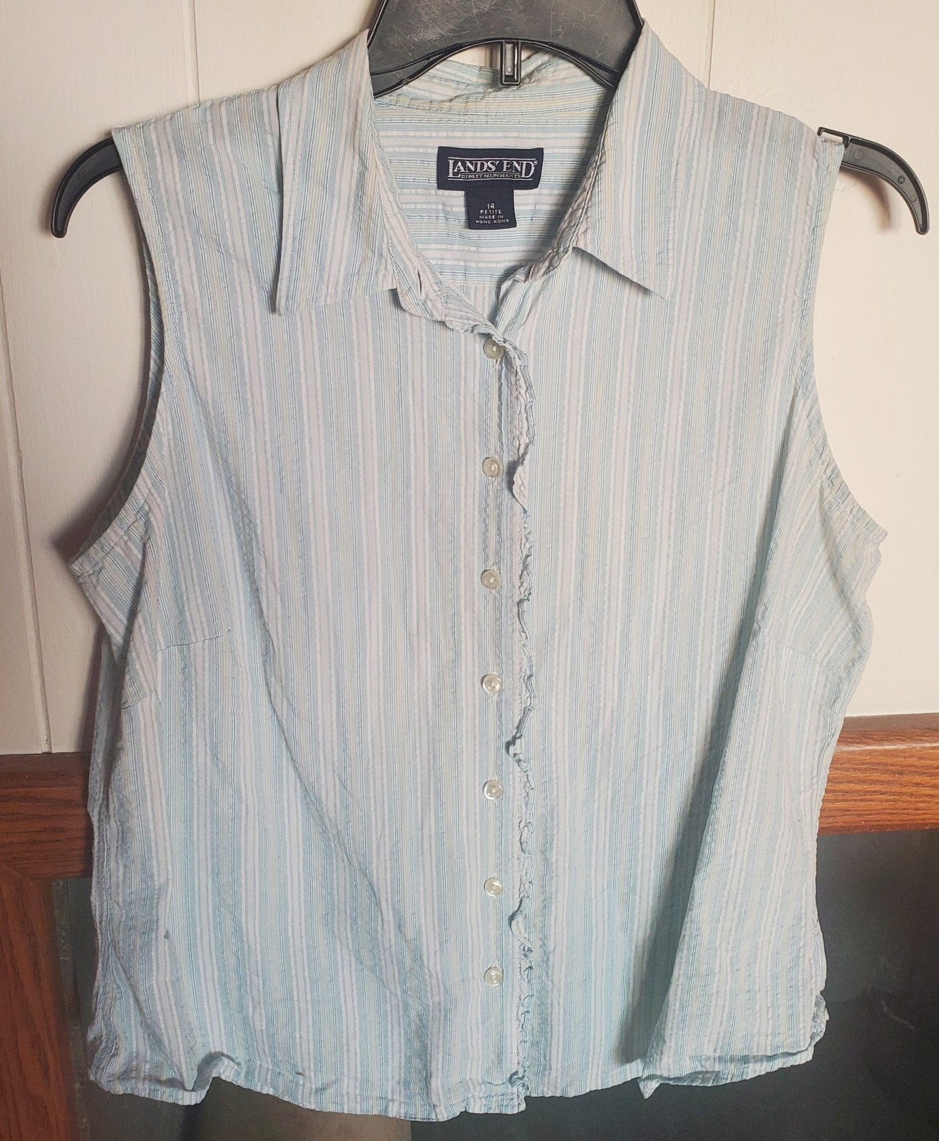 Lands End Seersucker Pinstripe Sleeveless Shirt w/Ruffle Women’s 14P Preppy