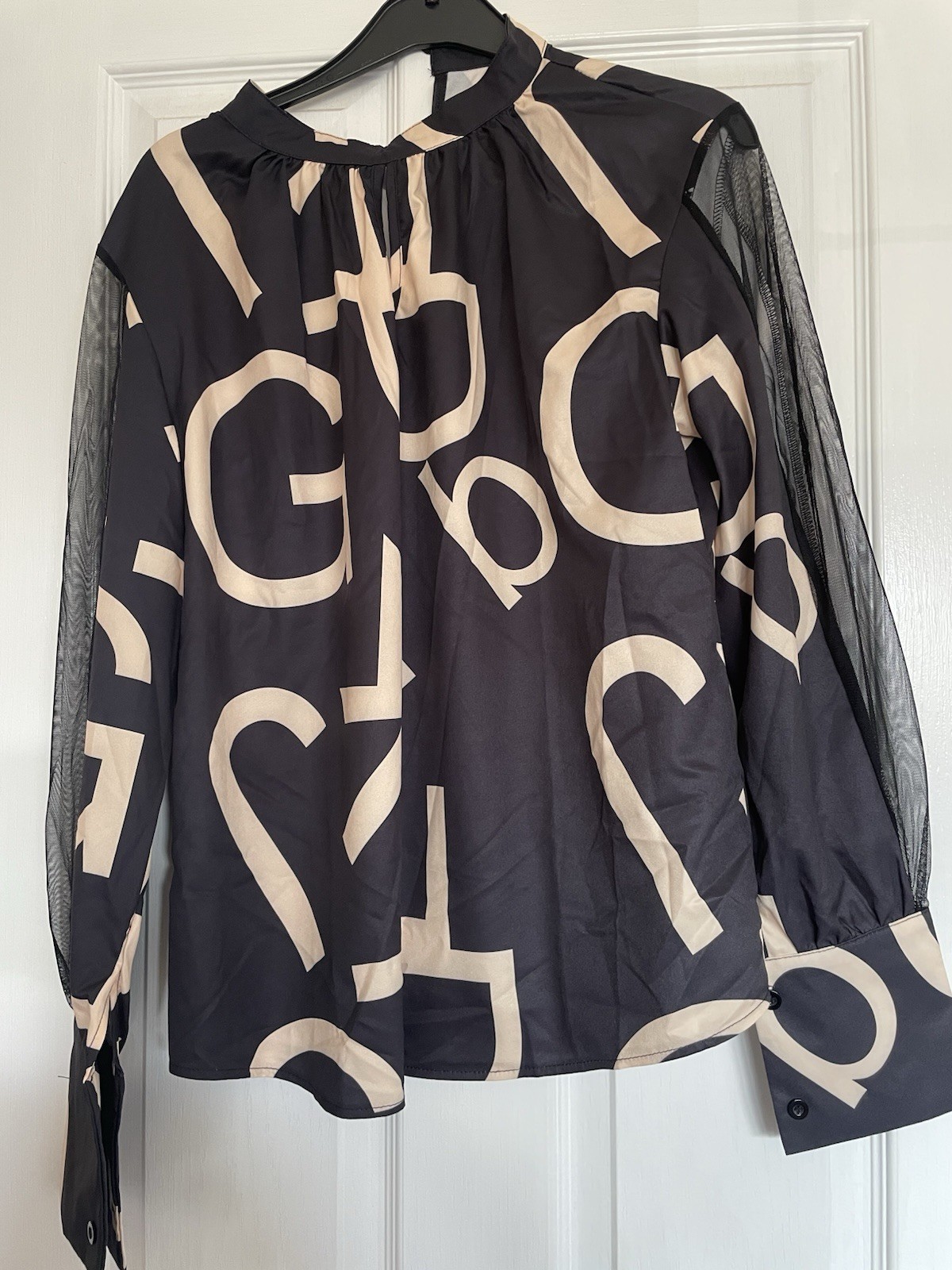 Stunning Beautiful Temu Lady’s Black Print Shirt With Netting Sleeves Size XL