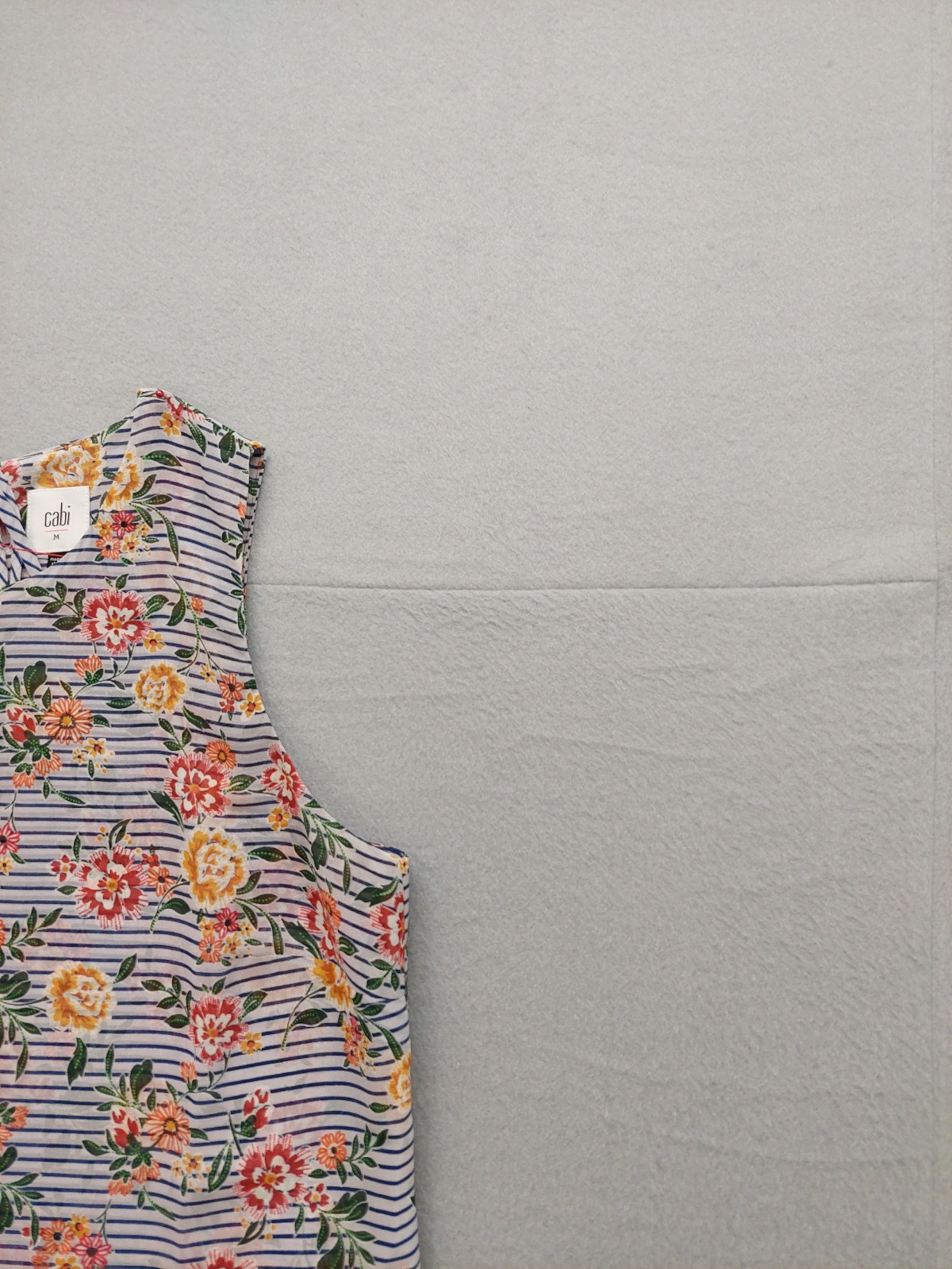 Cabi Women Blouse Top M Multicolor Floral Sleeveless Keyhole Neck Lined Casual