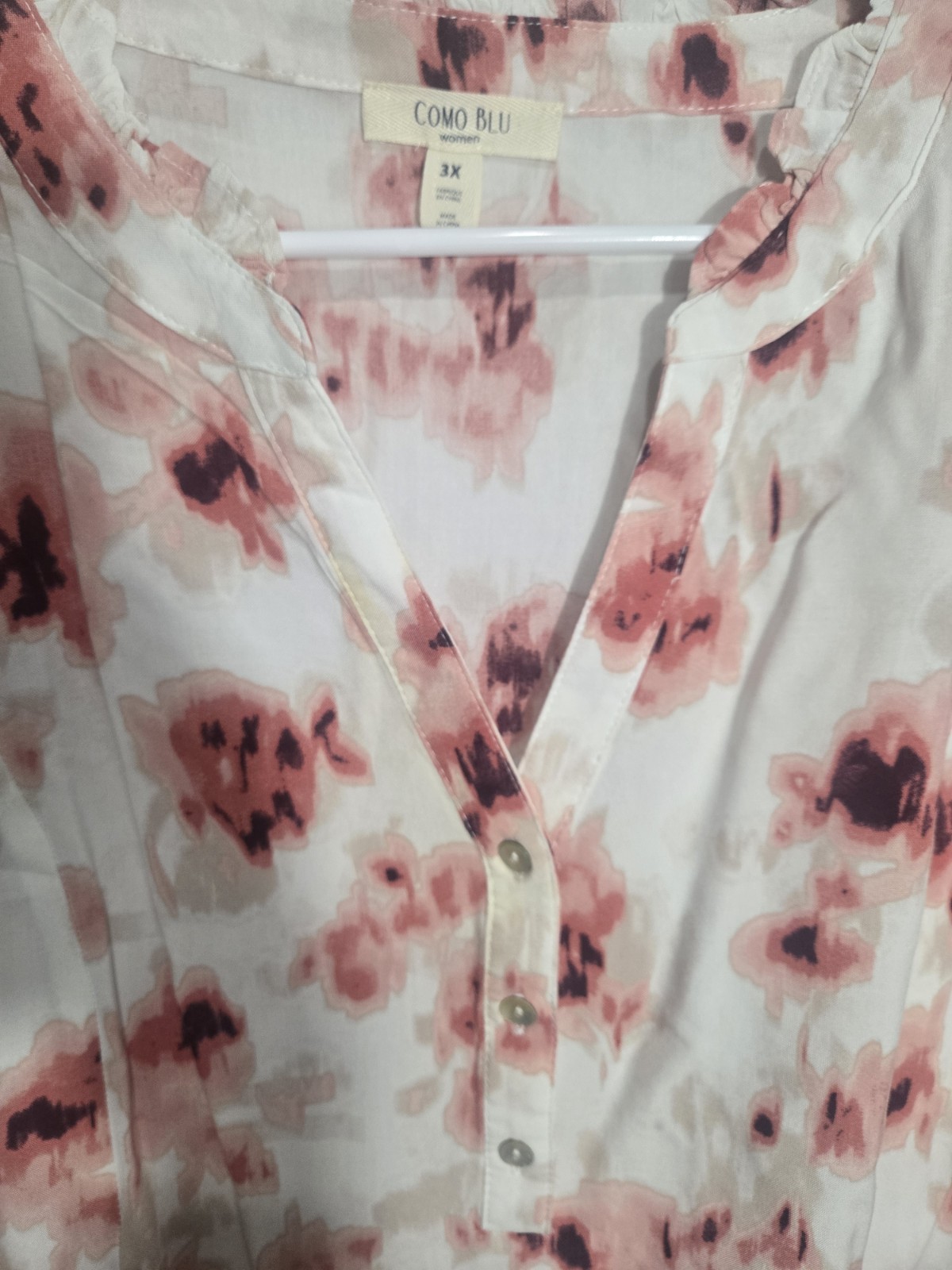 Como Blu Women’s White/Pink Floral V-Neck Ruffle Button Front Blouse 3X
