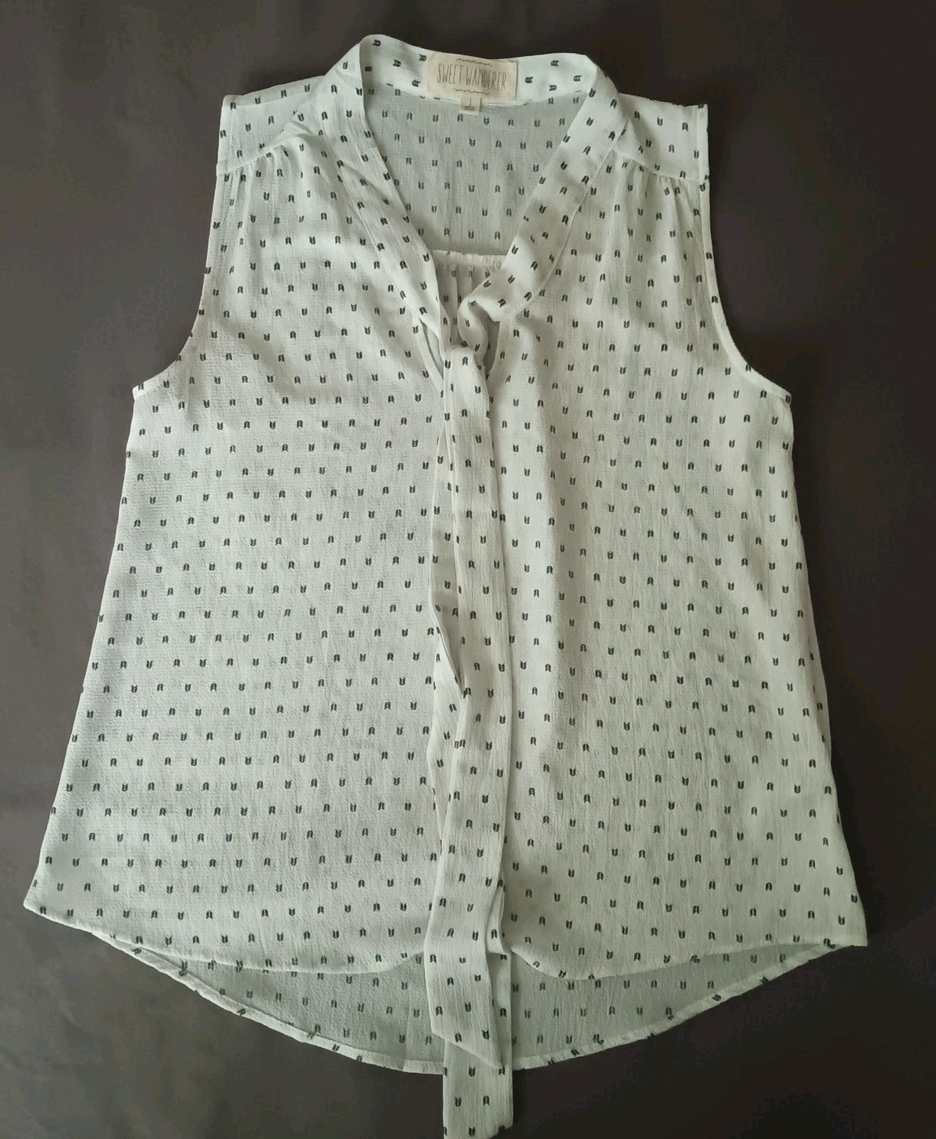 Sweet Wanderer Women’s S Cream/Black Geometric V-Neck Sleeveless Tie Blouse