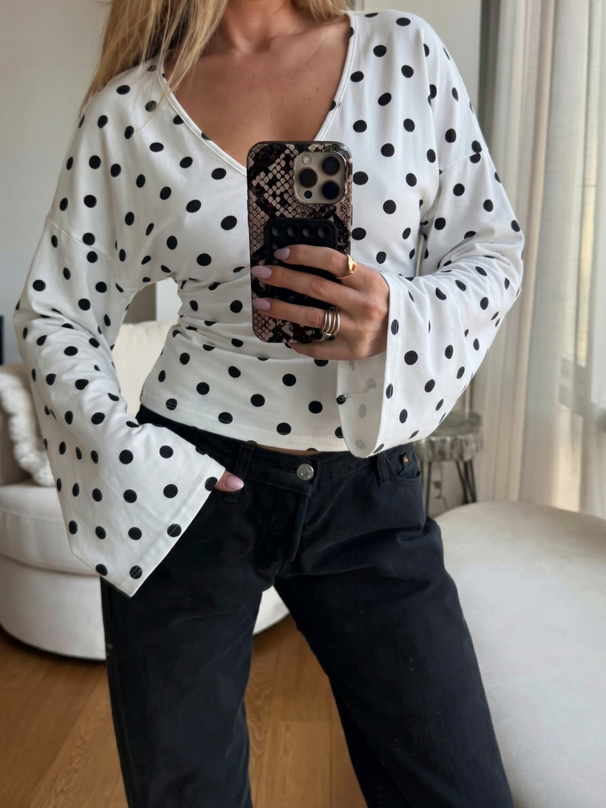 The Devine Collection – Womens Polka Dot V-Neck Long Sleeve T-Shirt Casual Top