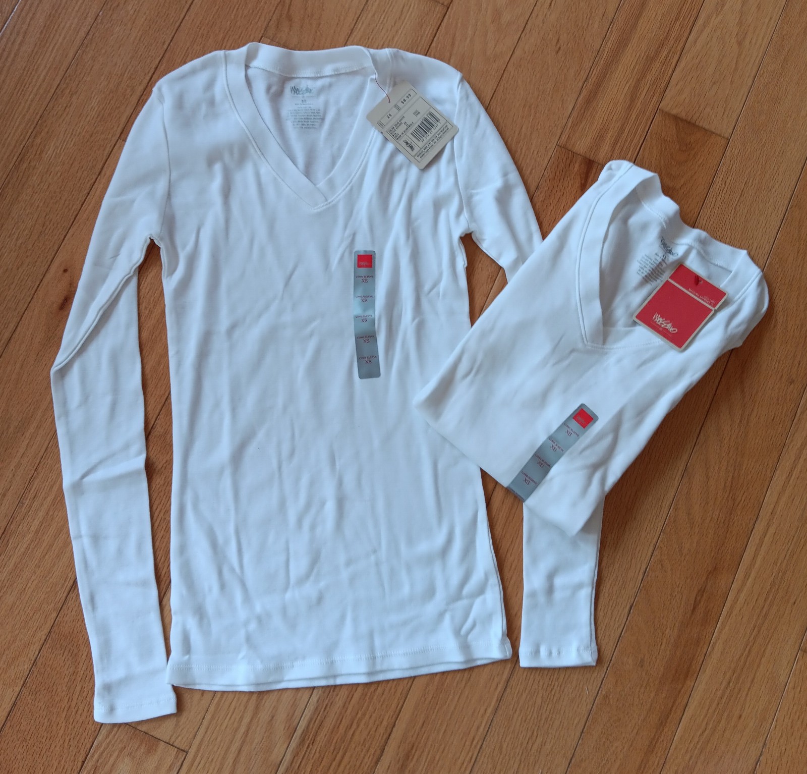 LOT 2 Mossimo WHITE V-Neck Long Sleeve Women’s SLIM FIT Knit Top XS NWT