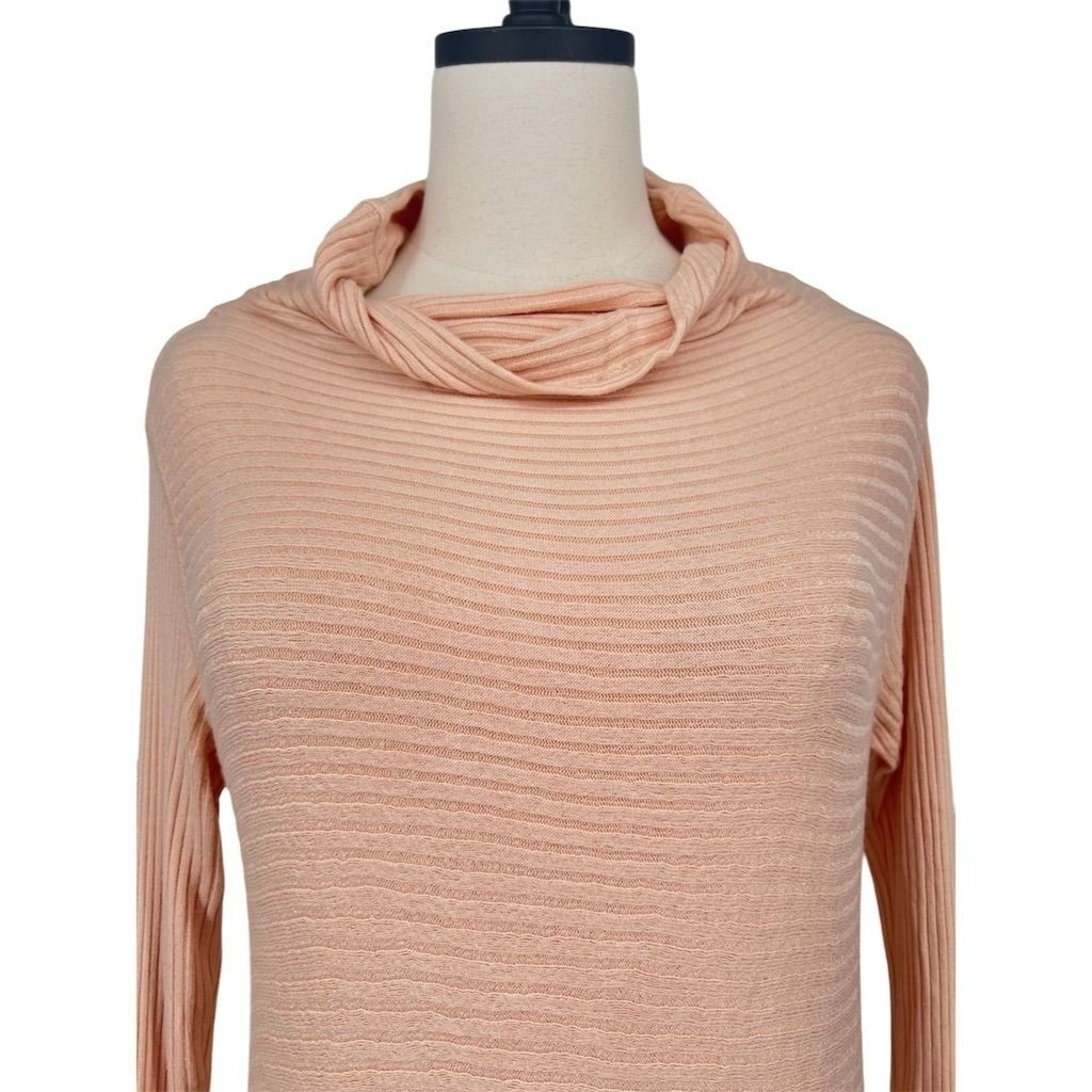 We The Free People Women’s S/P Pink Mock Neck Shirt Back Detail – AC