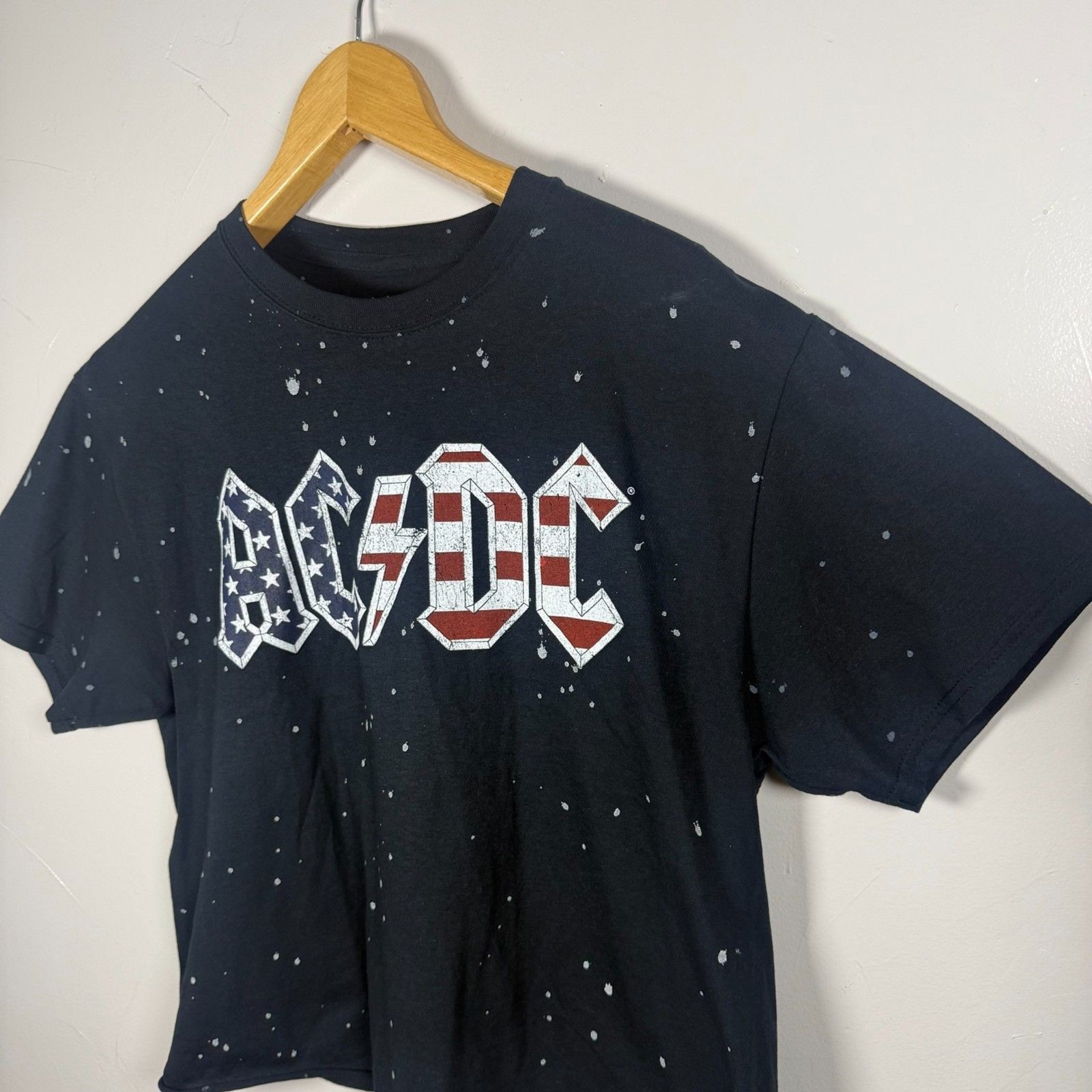AC/DC 1980 US TOUR Shirt Size Medium Paint Splatter Black Rolled Hem
