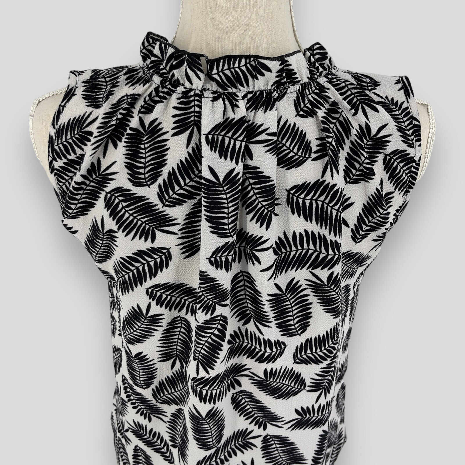 Jon Anna Contemporary Womens Small Black White Leaf Print Sleeveless Tank Top