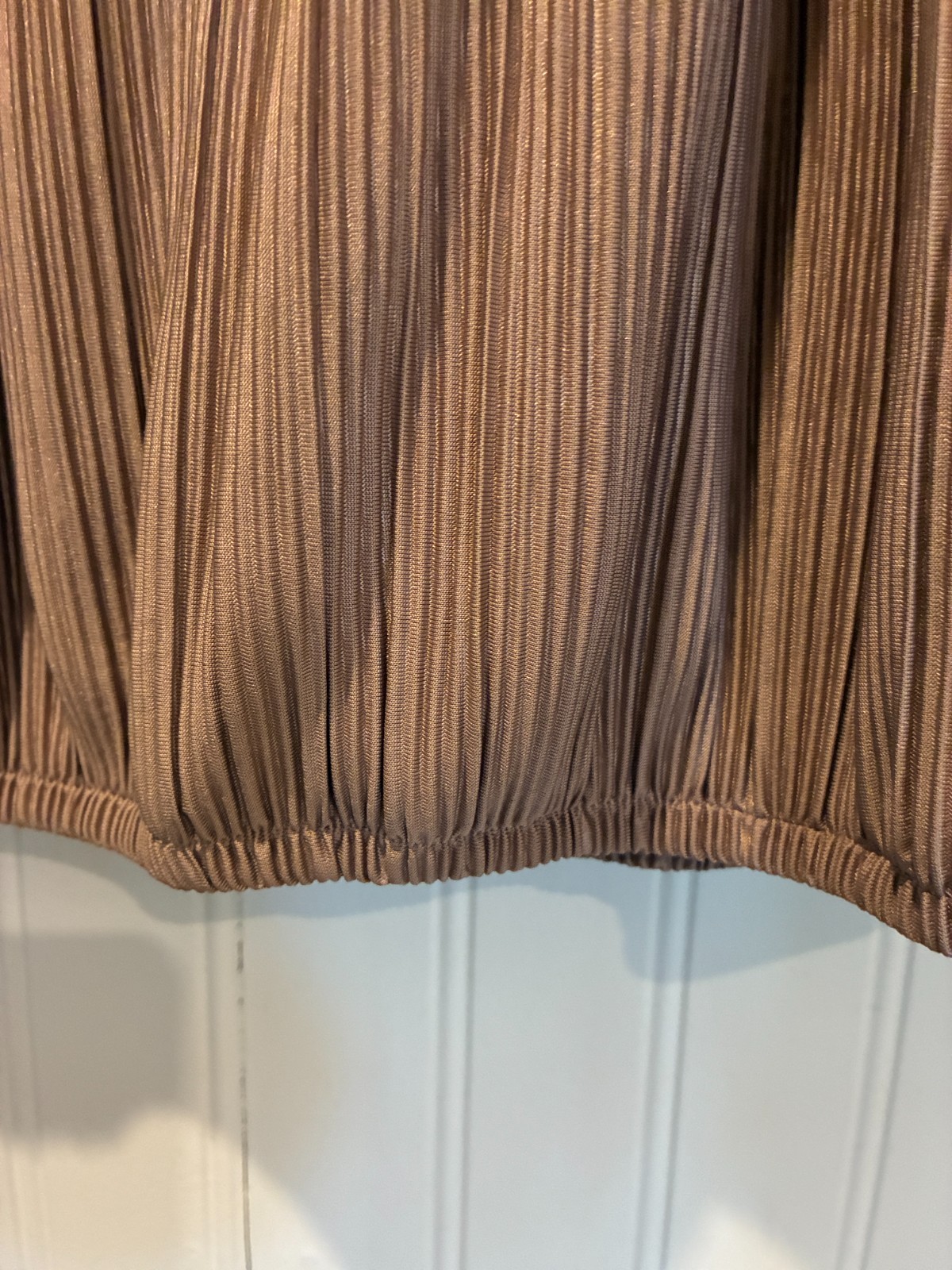 Evereve Women’s Sleeveless Mauve Brown Pleated Top with Ruffle Neck XL