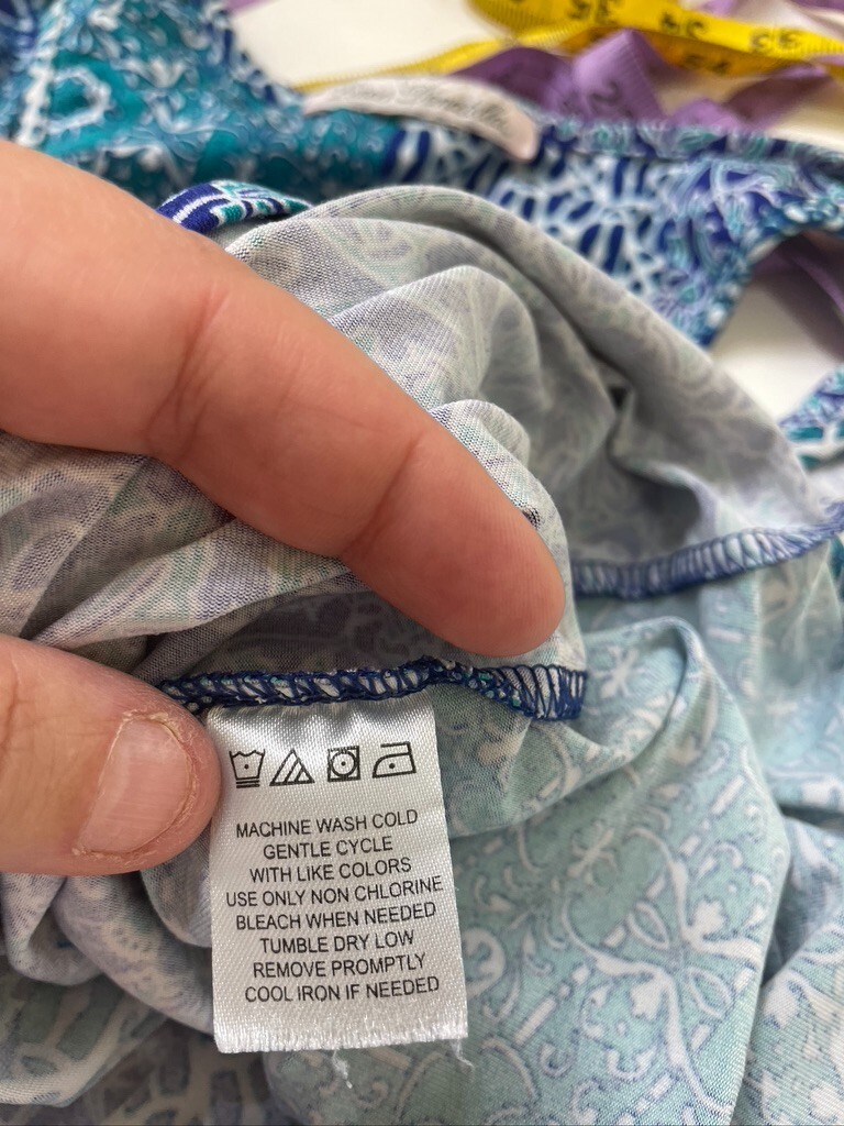 Linea Donatella shirt size Small no size tag see measurements t back stretch