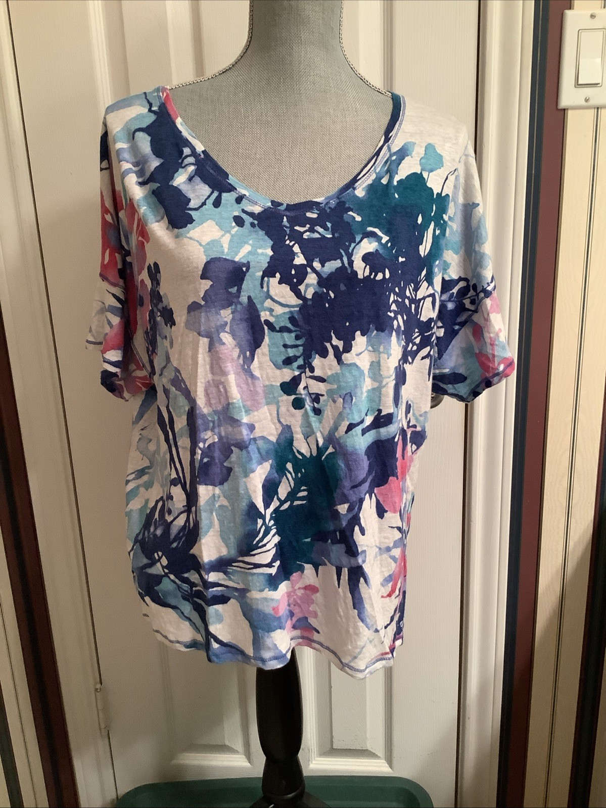 Chico’s 3 ~ 3XL T-Blue White Floral Short sleeve V-Neck Neck Linen Tee Shirt