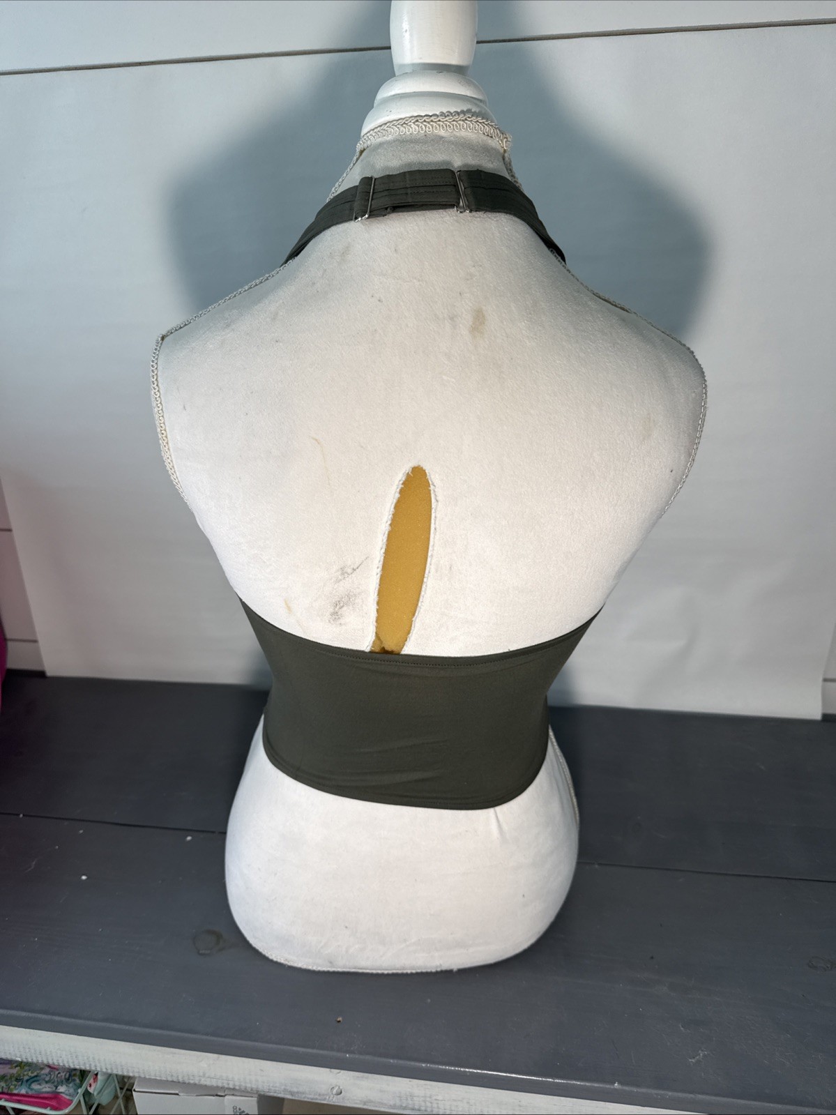 ReoRia Olive Green Halter Backless Top Women’s Size M (New with Tag)