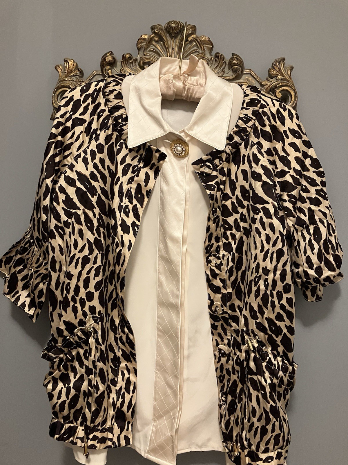 Stunning Saks Fifth Avenue Womens Silk Animal Print Jacket Windbreaker Size 6