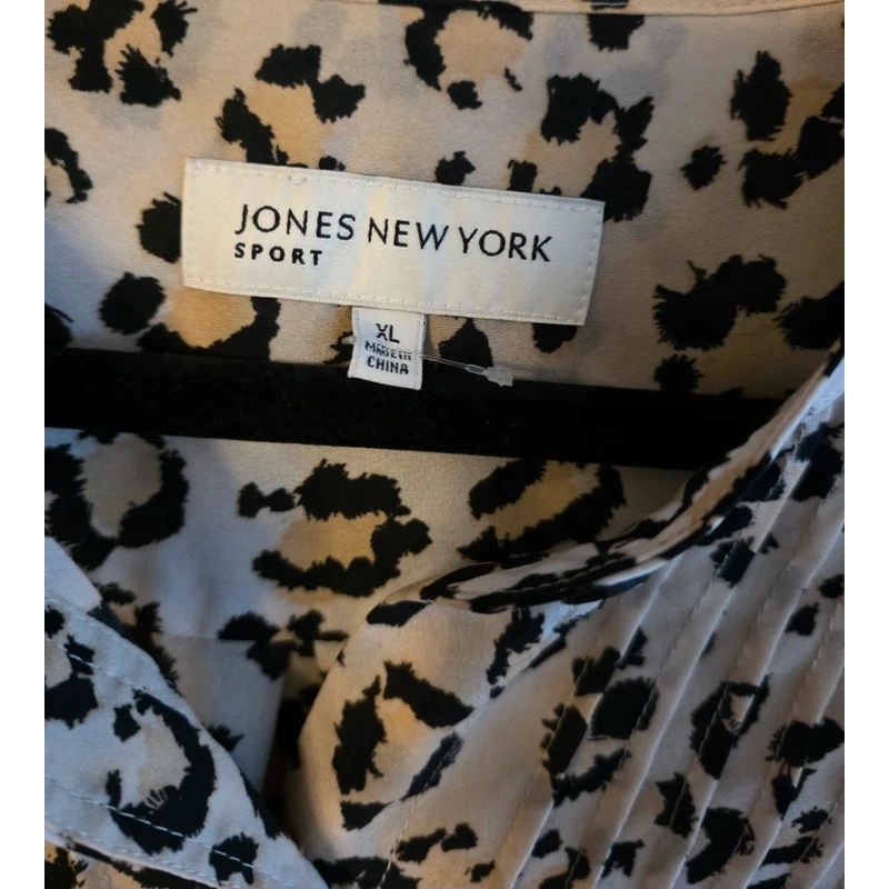 Jones New York Sport XL Animal Print Pleated Front Button Down Blouse