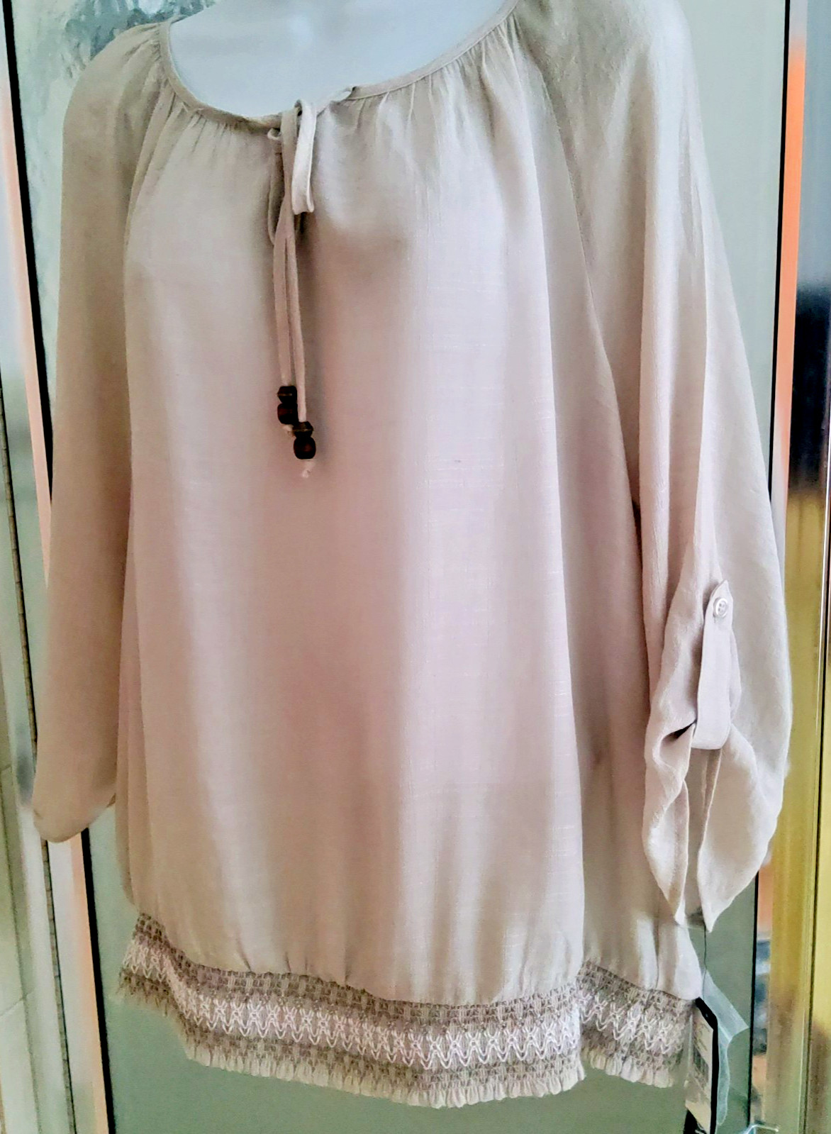 AGB TIE NECK TOP/BLOUSE-LARGE-3/4 ROLL TAB SLEEVES-STRETCH SHEARED HEM-BEIGE*NEW