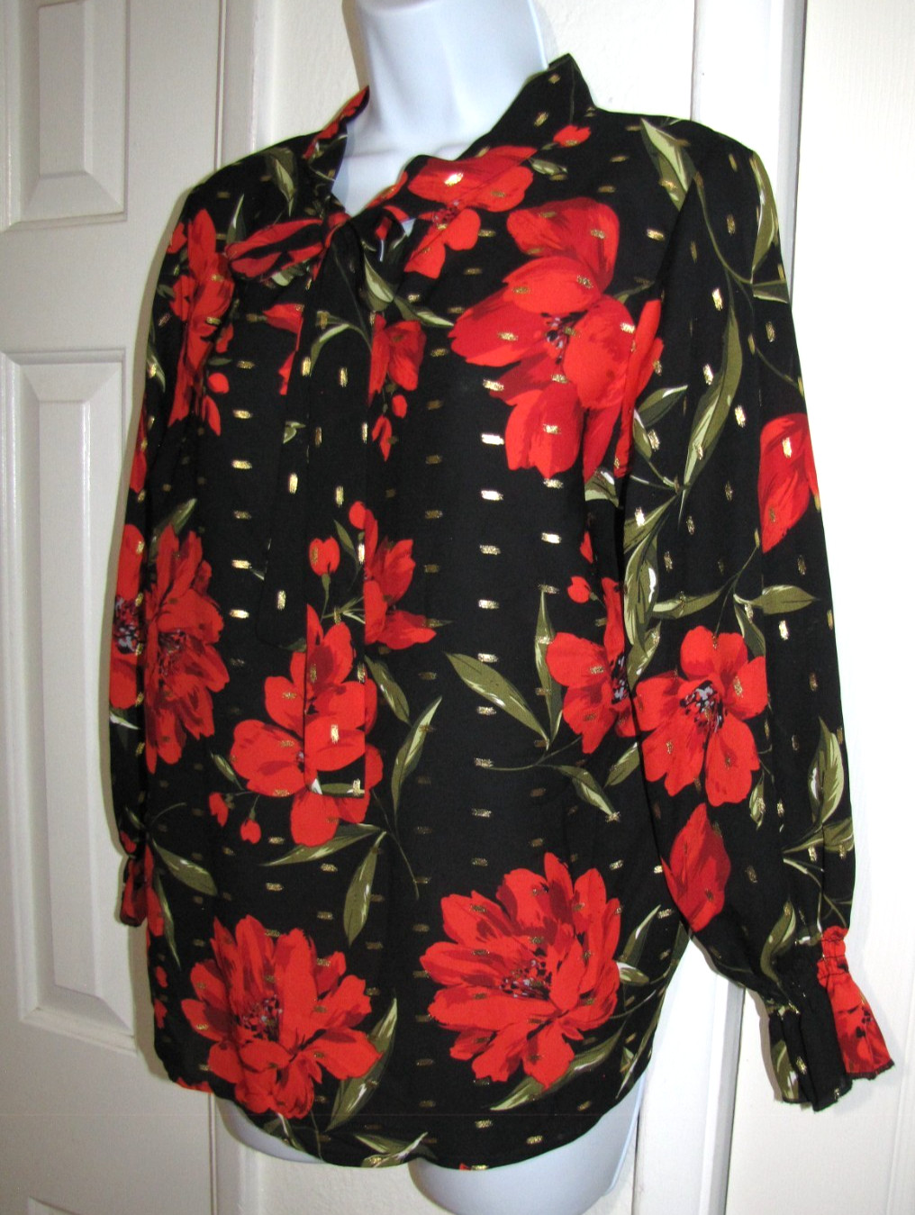 Red/Black Floral High-Neck-Tie-Bow Long Sleeve Blouse Metallic accents Wm S