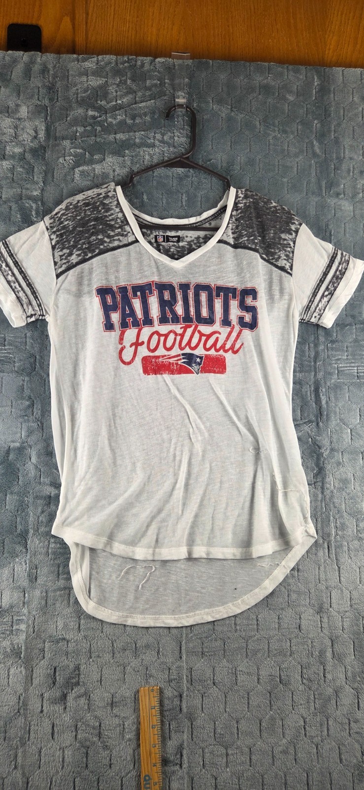 New England Patriots Women’s NFL Team Apparel Shear Design Shirt Size M