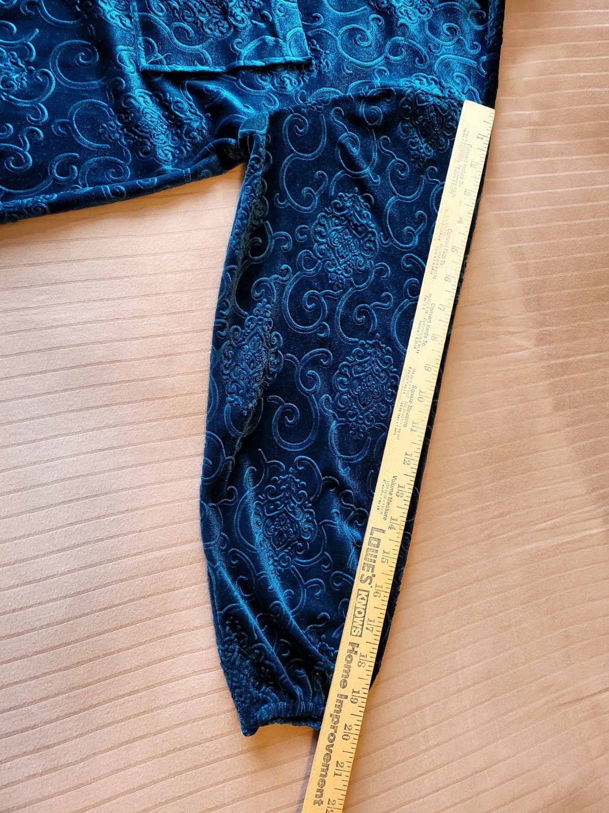 12th Tribe Women’s Blue Velvet Paisley Collared Button-Up Size Small
