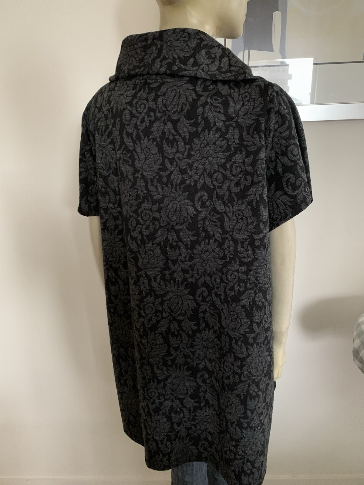 VIRTUELLE by TS Taking Shape Top / Overtopper Sz 18 M As New 5 Items = Free Post