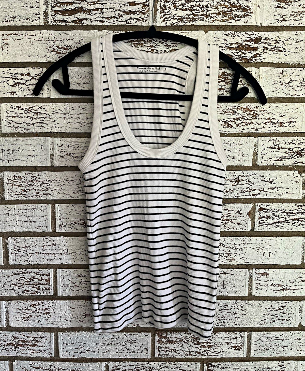 Abercrombie & Fitch Black White Striped Tank Top Modern Basic quiet luxury S