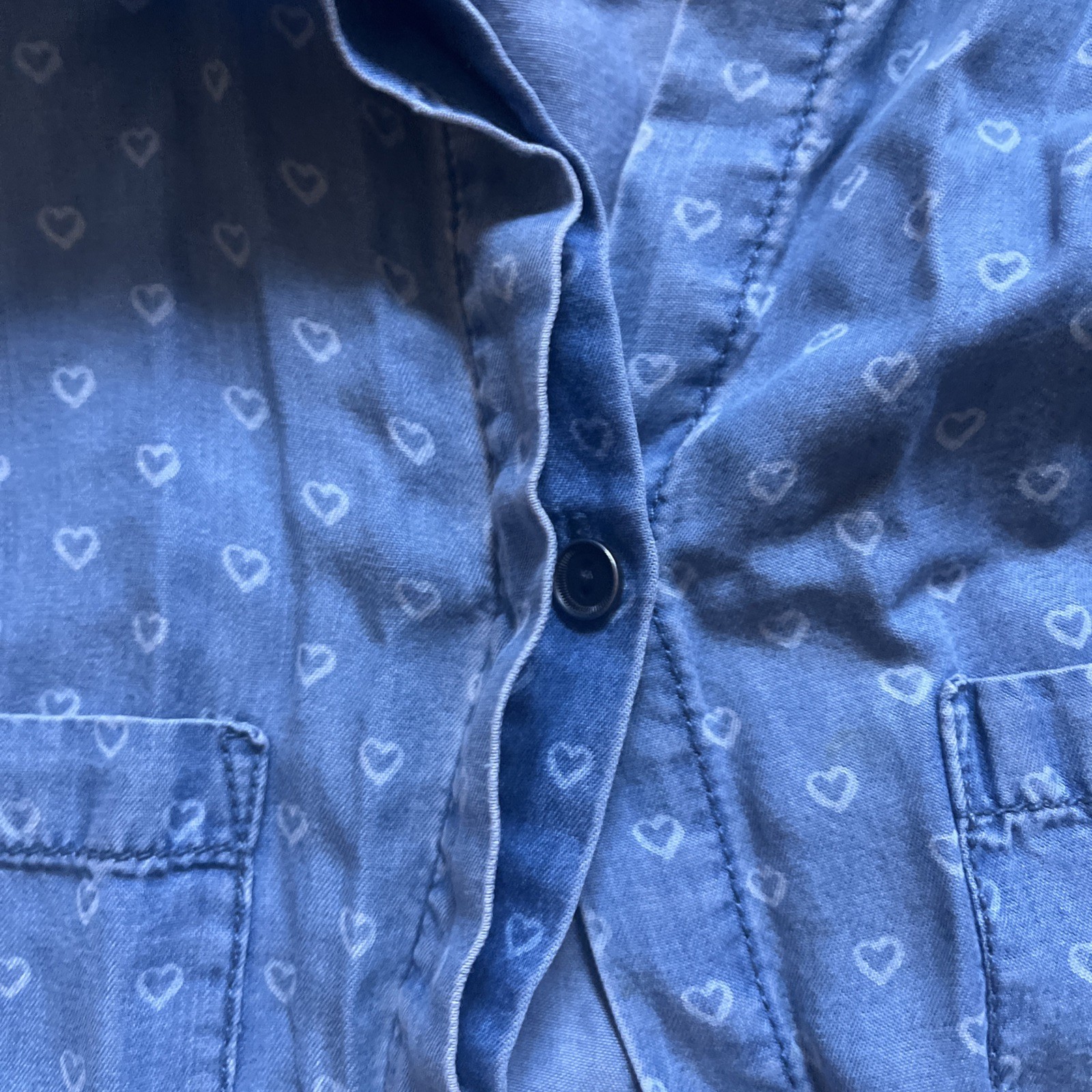 Beach Lunch Lounge Chambray Split Tail Heart Print Size M Roll Tab Sleeve