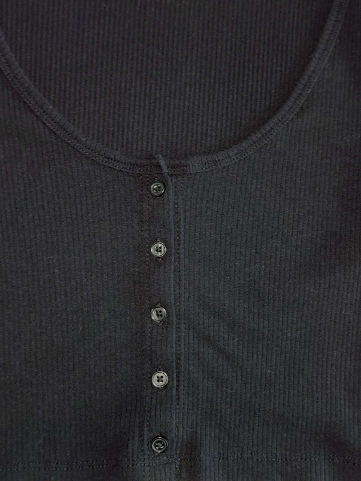 Aeropostale Women’s Black Ribbed Knit Button Front Henley Scoop Neck Crop Top S