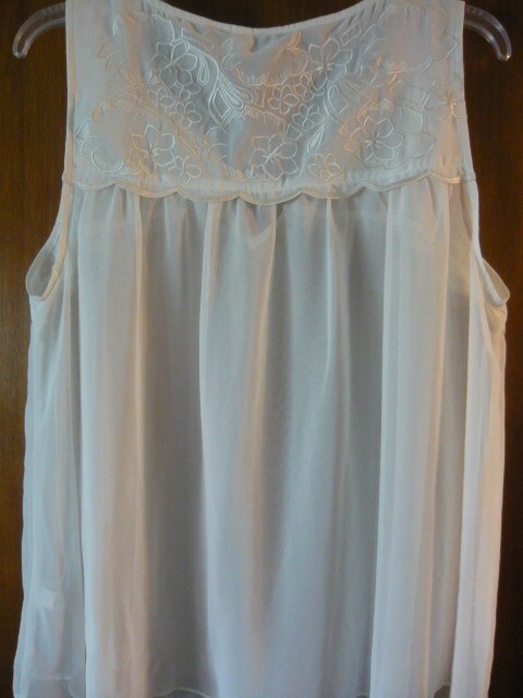 Ladies Large, Sleeveless Blouse Top Round Neckline into a V w/Tie, Floral Detail