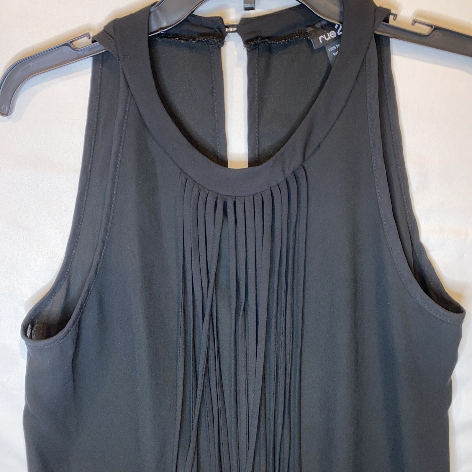 Rue 21 women’s Size Medium Dressy Tank Top Black Black Stings In Front Hanging